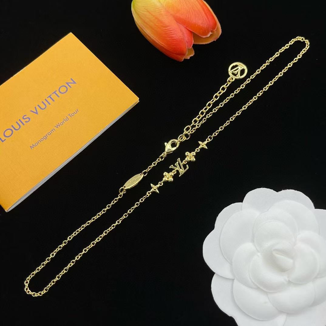 LV四つ葉のクローバーロゴネックレス【50％割引+送料無料】