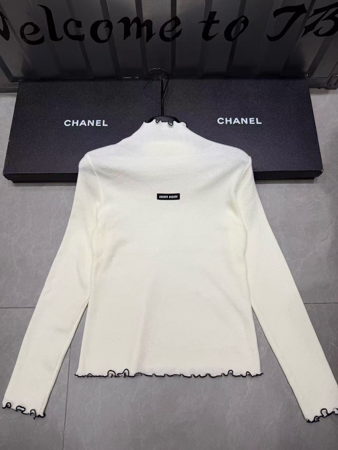 M1UM1U シンプルレタータートルネックセーター【50％割引+送料無料】