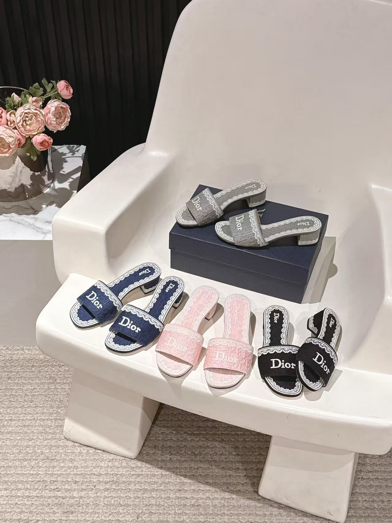 DIOR 高品質CD刺繍 チャンキーヒール フラットシューズ【50％割引+送料無料】