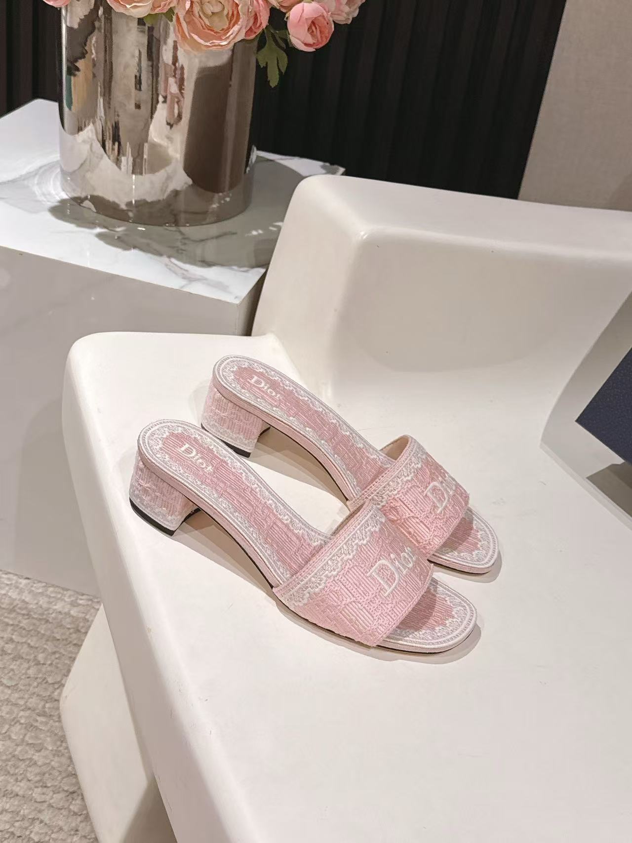 DIOR 高品質CD刺繍 チャンキーヒール フラットシューズ【50％割引+送料無料】