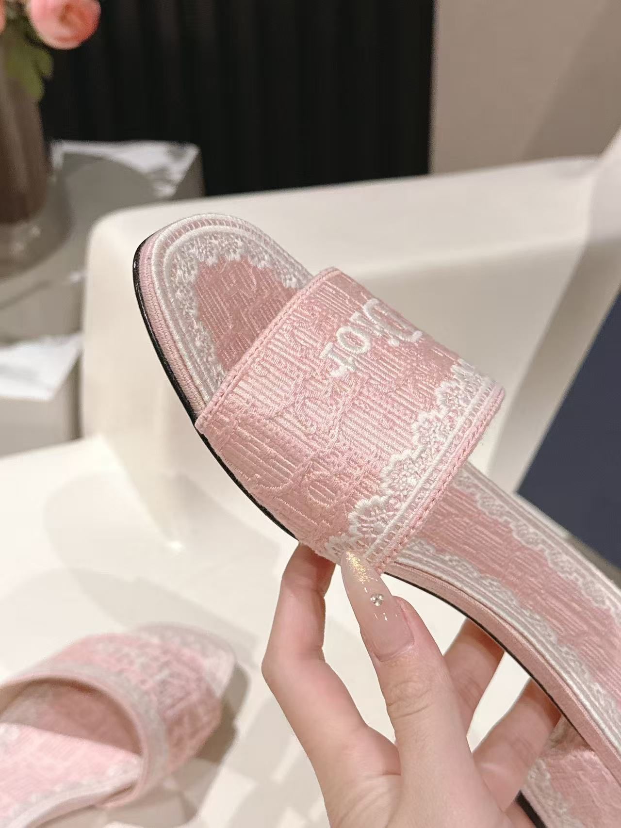 DIOR 高品質CD刺繍 チャンキーヒール フラットシューズ【50％割引+送料無料】