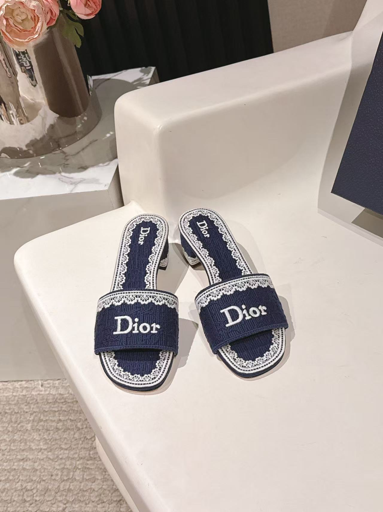 DIOR 高品質CD刺繍 チャンキーヒール フラットシューズ【50％割引+送料無料】
