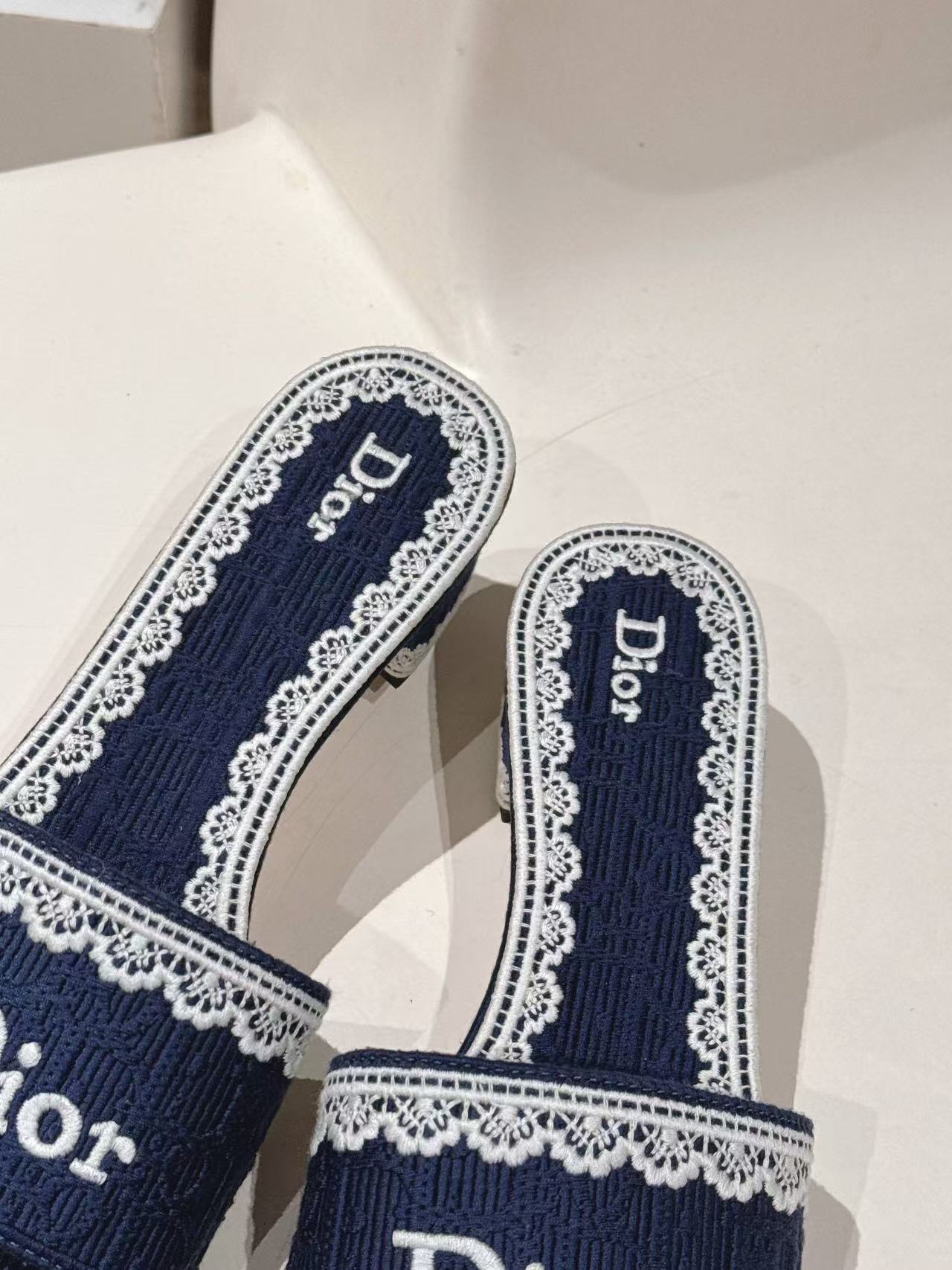 DIOR 高品質CD刺繍 チャンキーヒール フラットシューズ【50％割引+送料無料】