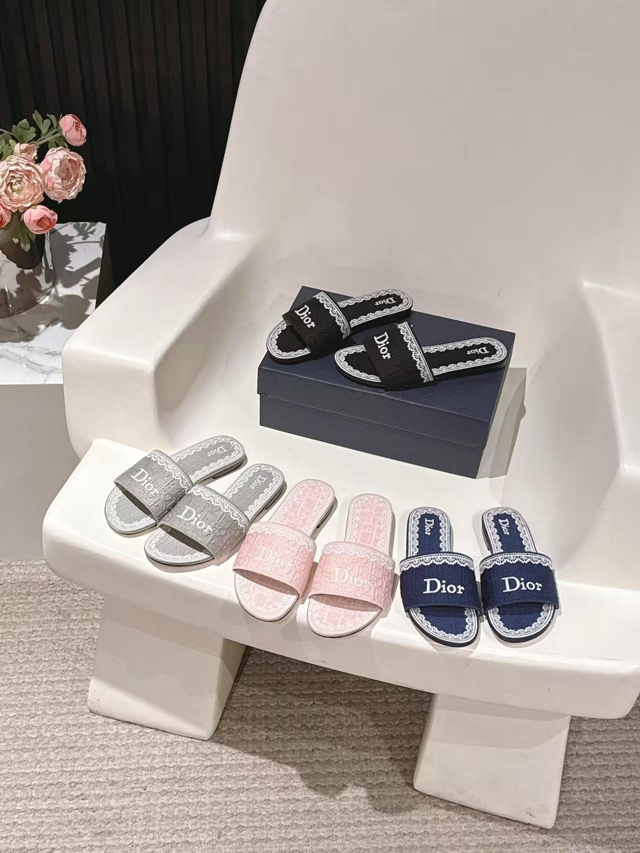 DIORの高品質CD刺繍フラットシューズ【50％割引+送料無料】