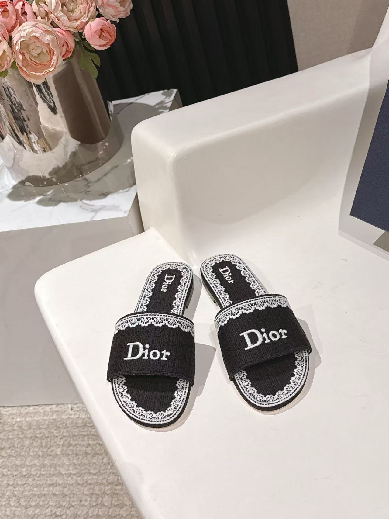 DIORの高品質CD刺繍フラットシューズ【50％割引+送料無料】
