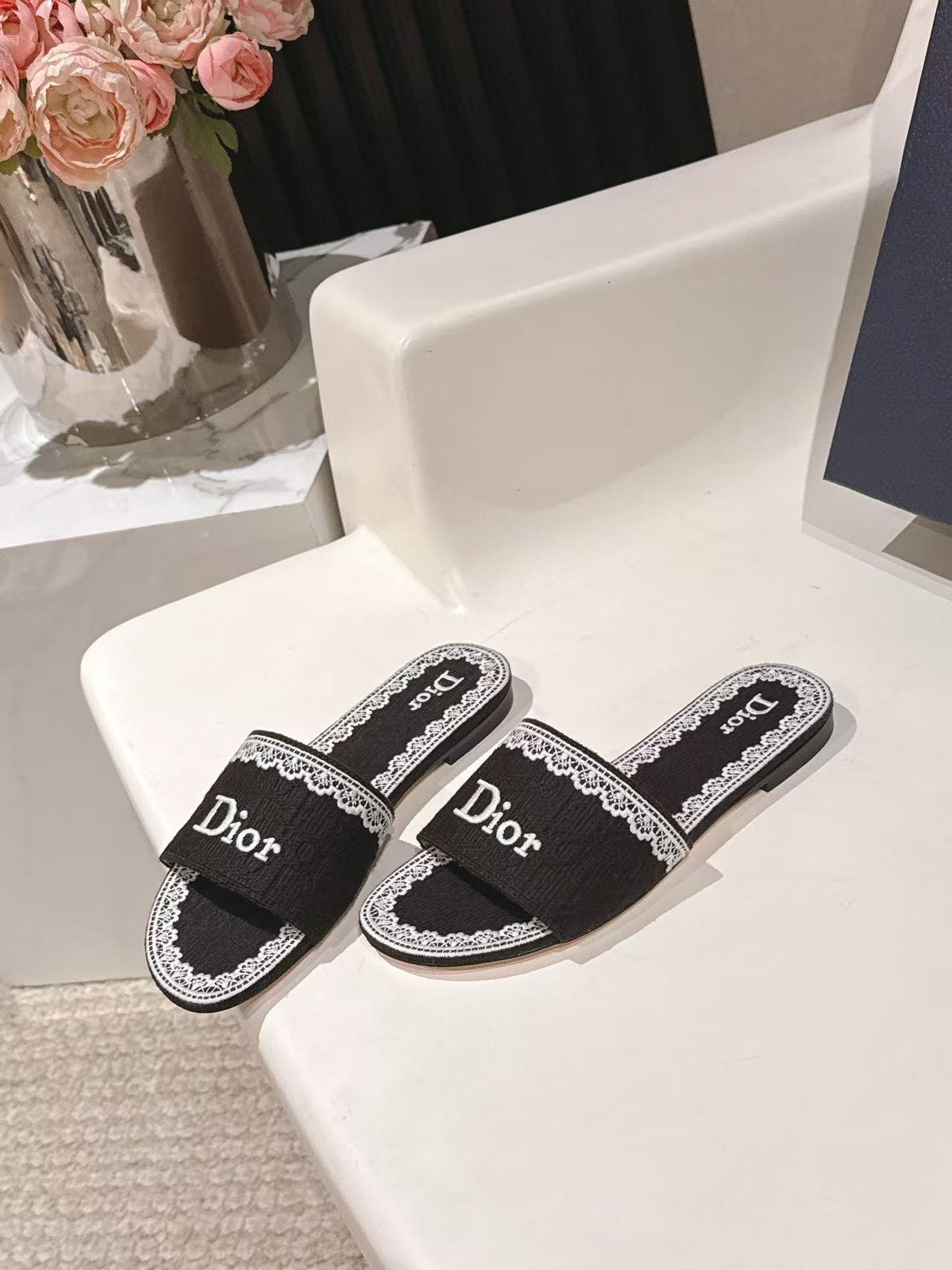 DIORの高品質CD刺繍フラットシューズ【50％割引+送料無料】