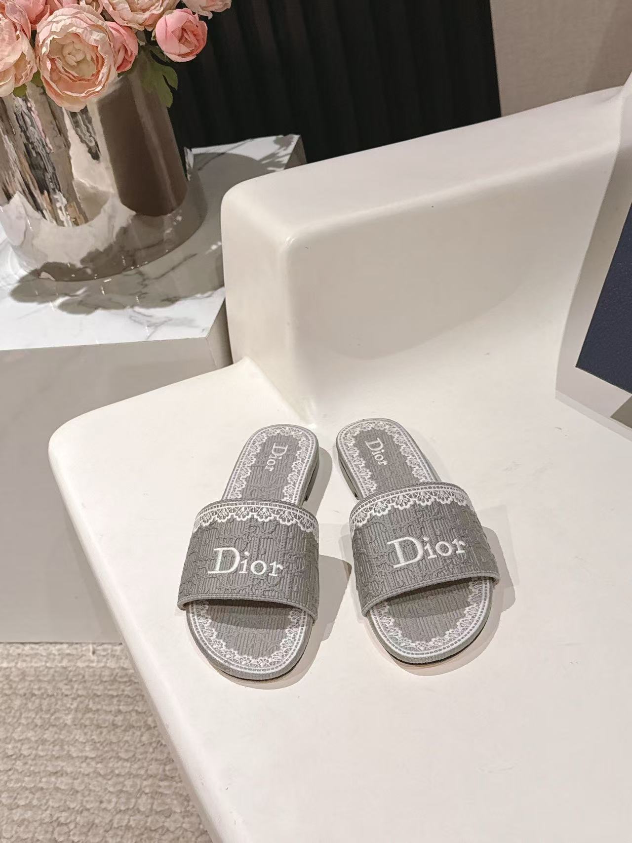 DIORの高品質CD刺繍フラットシューズ【50％割引+送料無料】