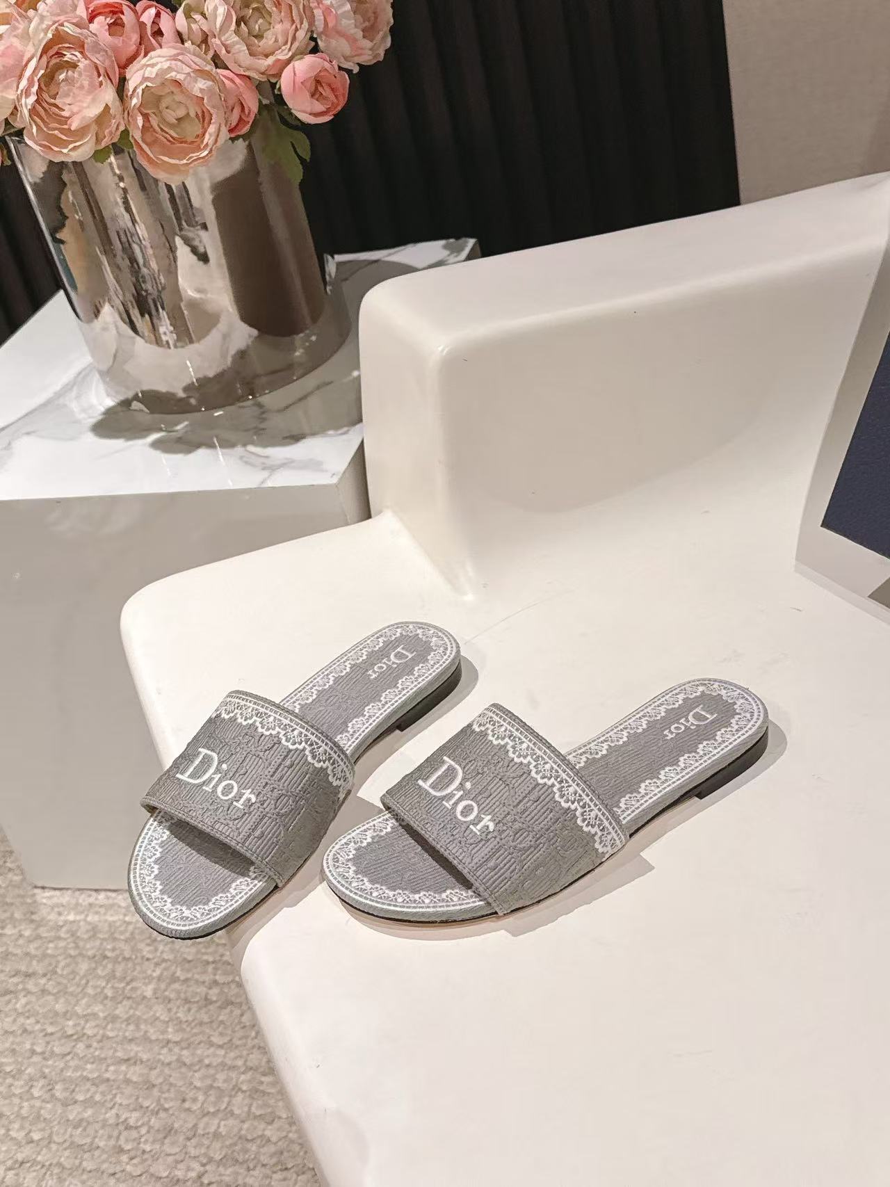 DIORの高品質CD刺繍フラットシューズ【50％割引+送料無料】
