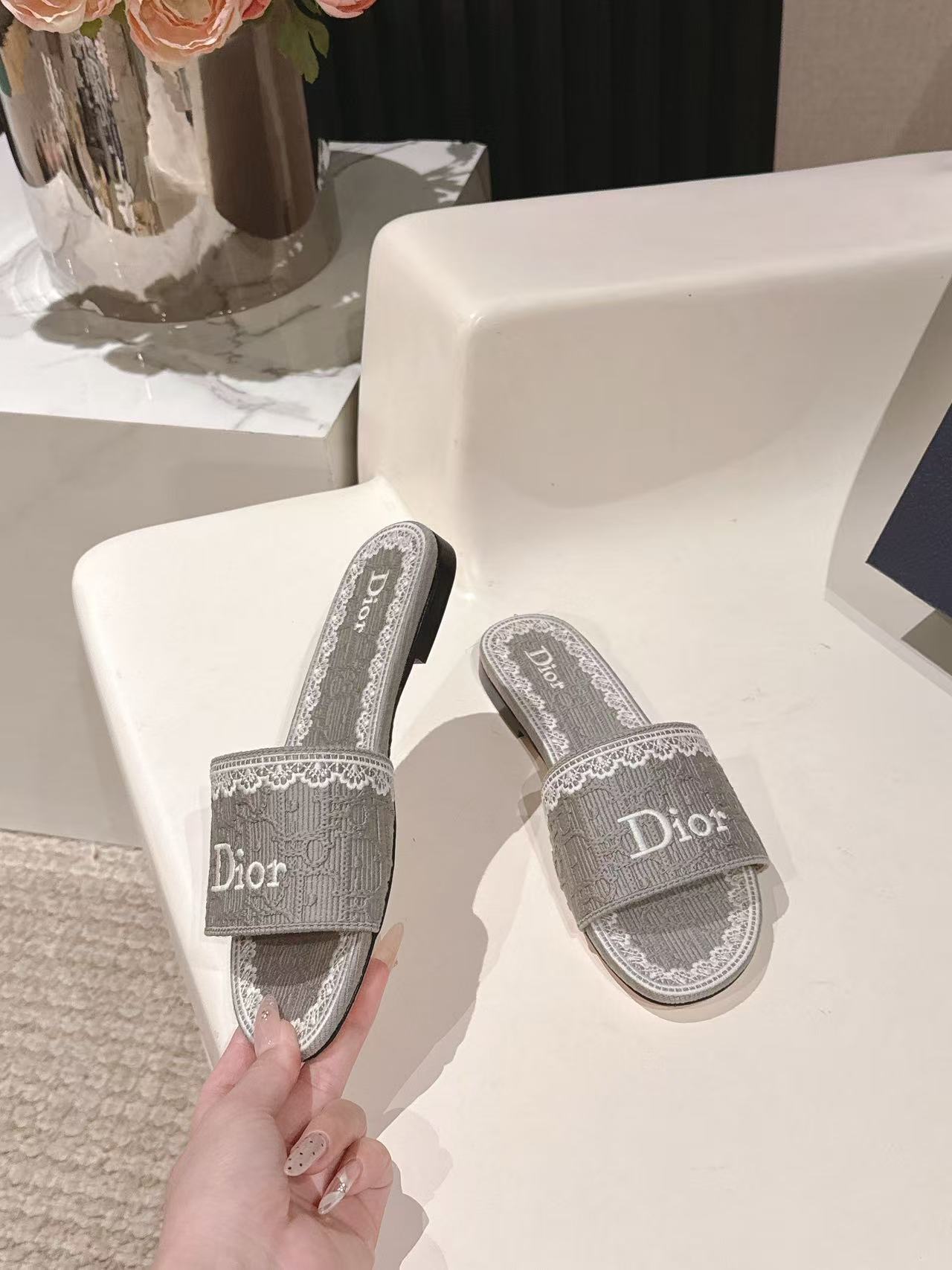 DIORの高品質CD刺繍フラットシューズ【50％割引+送料無料】