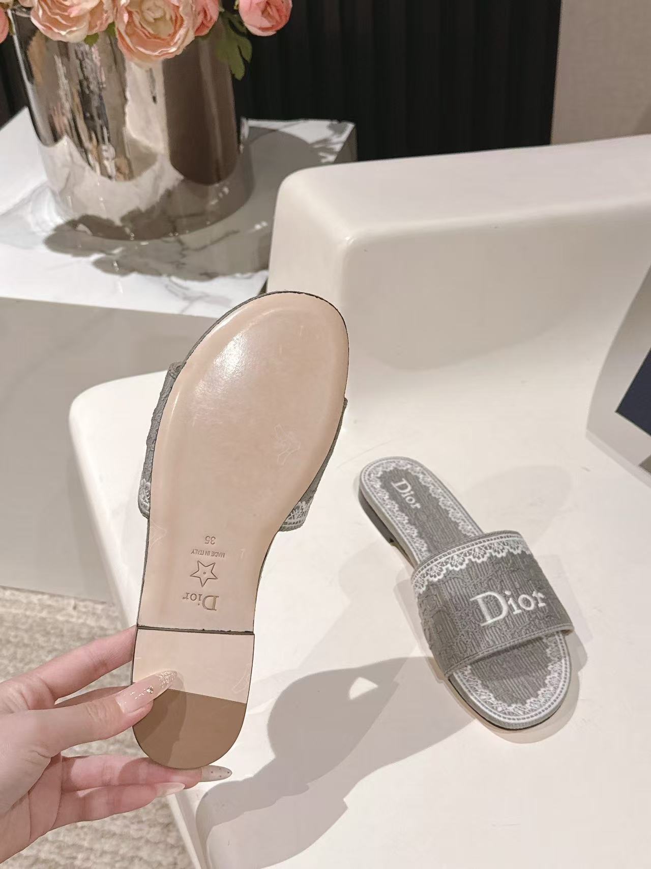 DIORの高品質CD刺繍フラットシューズ【50％割引+送料無料】