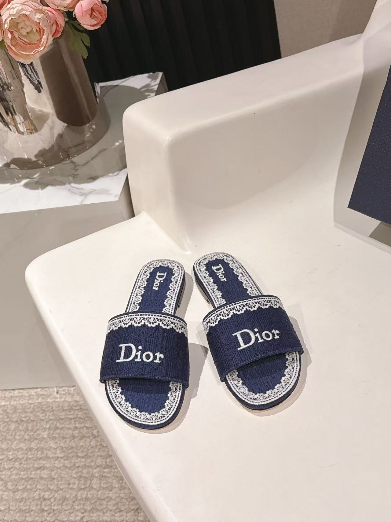 DIORの高品質CD刺繍フラットシューズ【50％割引+送料無料】
