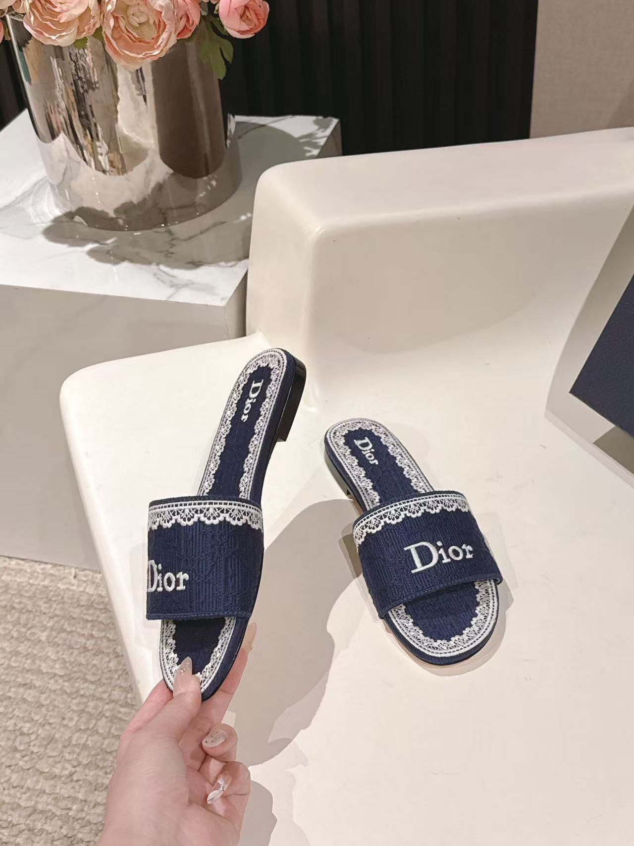 DIORの高品質CD刺繍フラットシューズ【50％割引+送料無料】