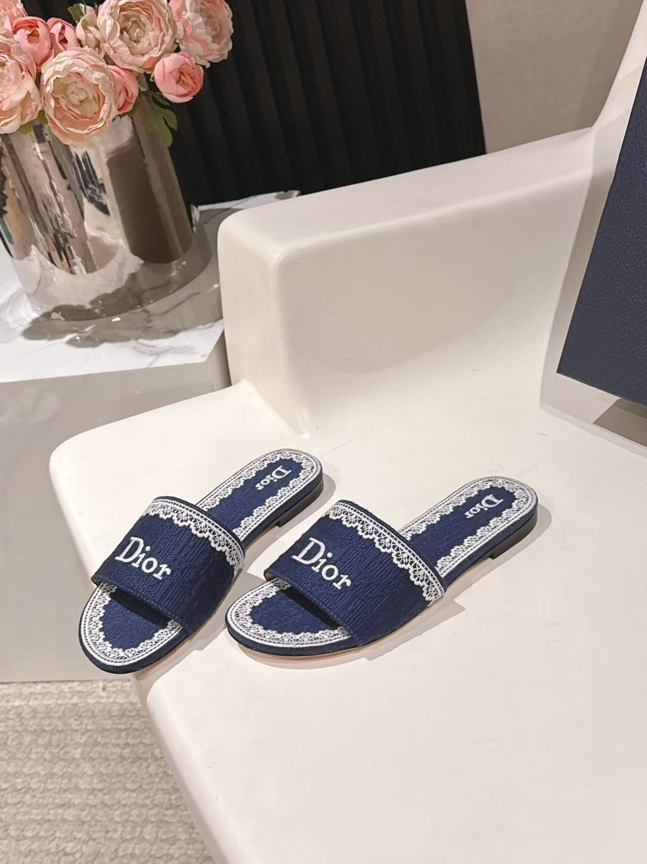 DIORの高品質CD刺繍フラットシューズ【50％割引+送料無料】