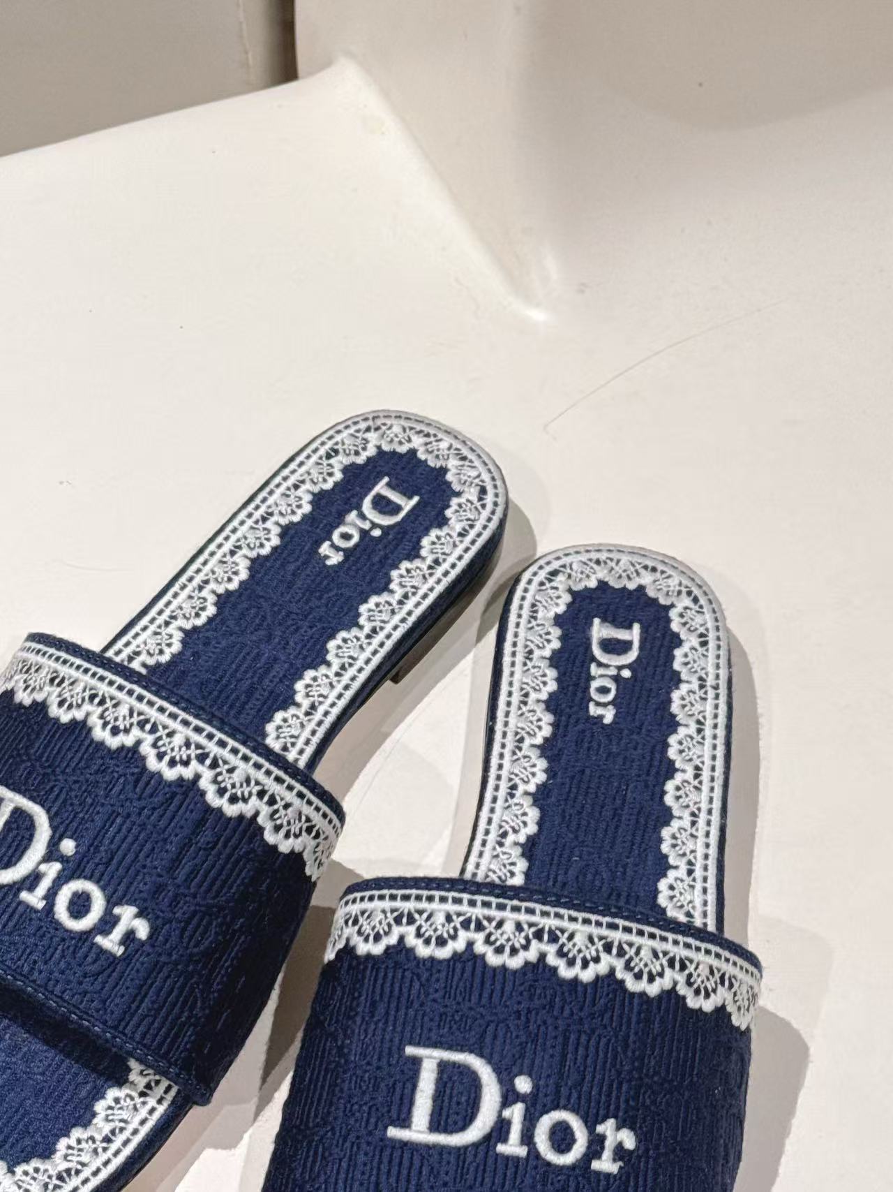 DIORの高品質CD刺繍フラットシューズ【50％割引+送料無料】