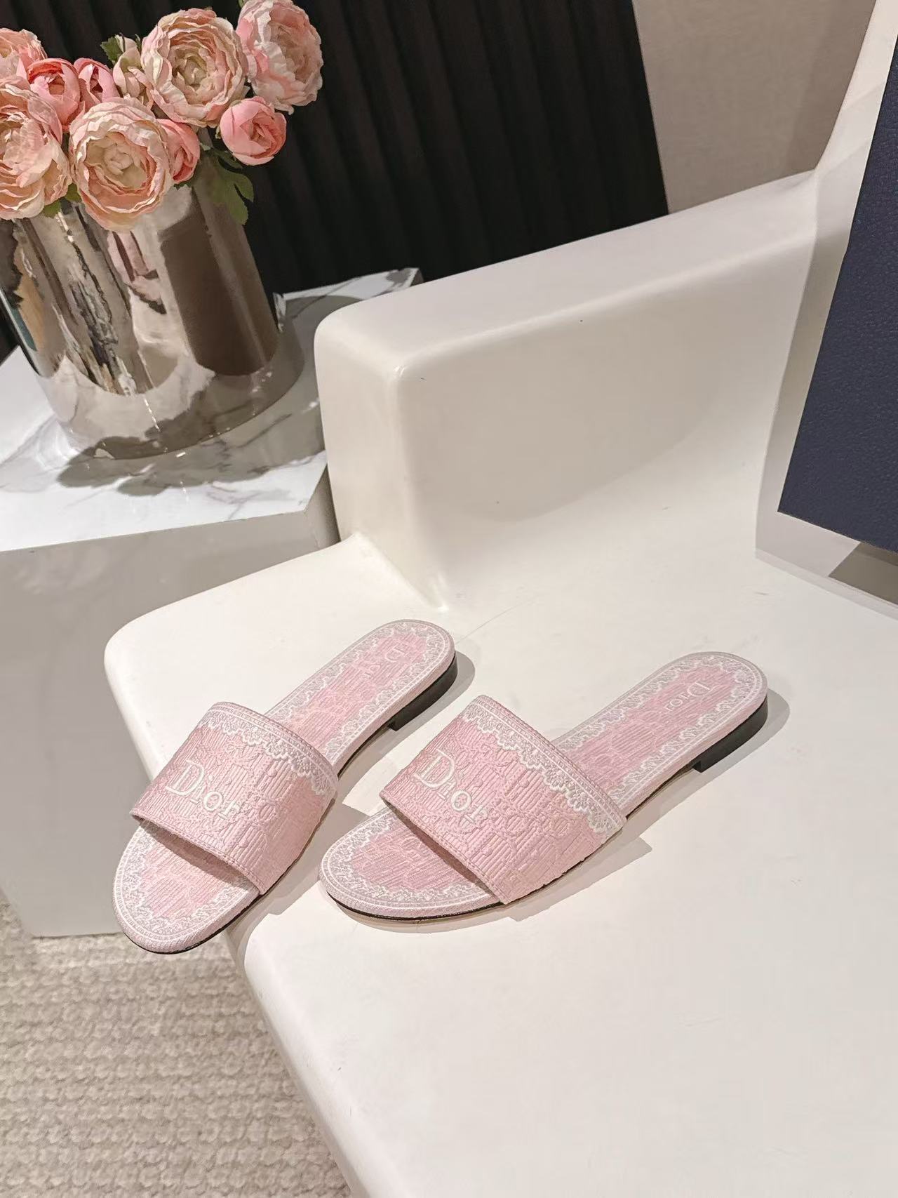 DIORの高品質CD刺繍フラットシューズ【50％割引+送料無料】