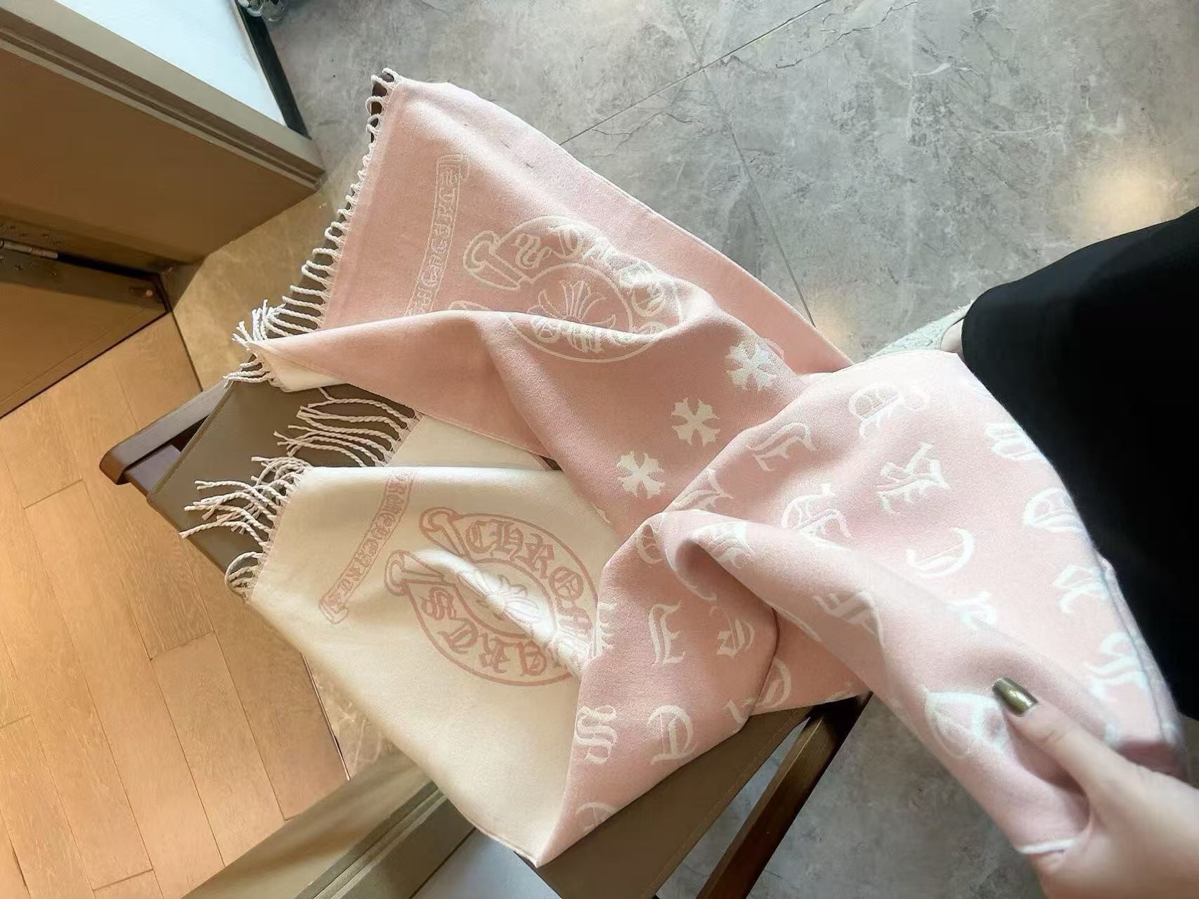 Chr0me Heartsラウンドプリントのカシミアスカーフ【50％割引+送料無料】