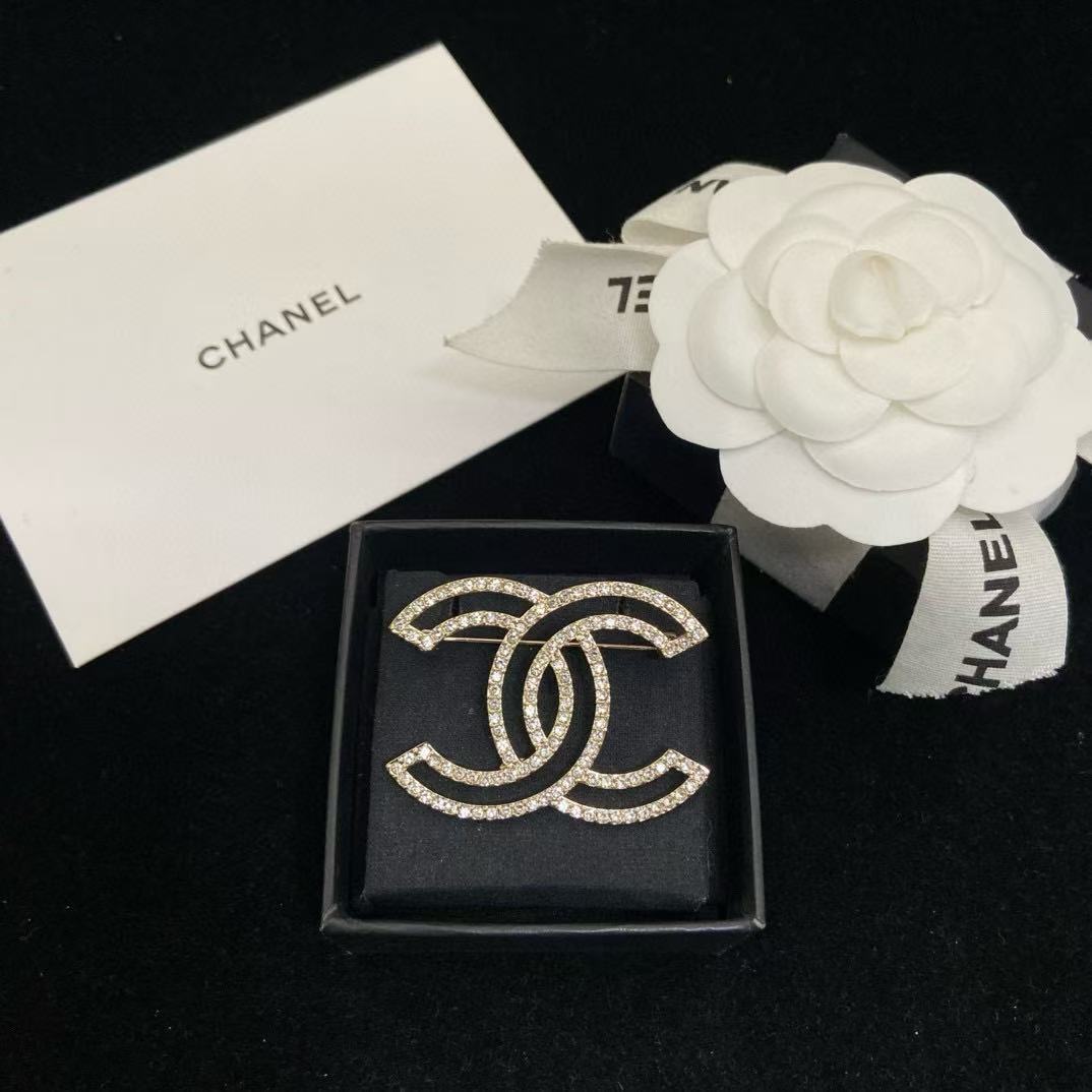 CHANE1 ダブルC 透かし彫りブローチ【50％割引+送料無料】