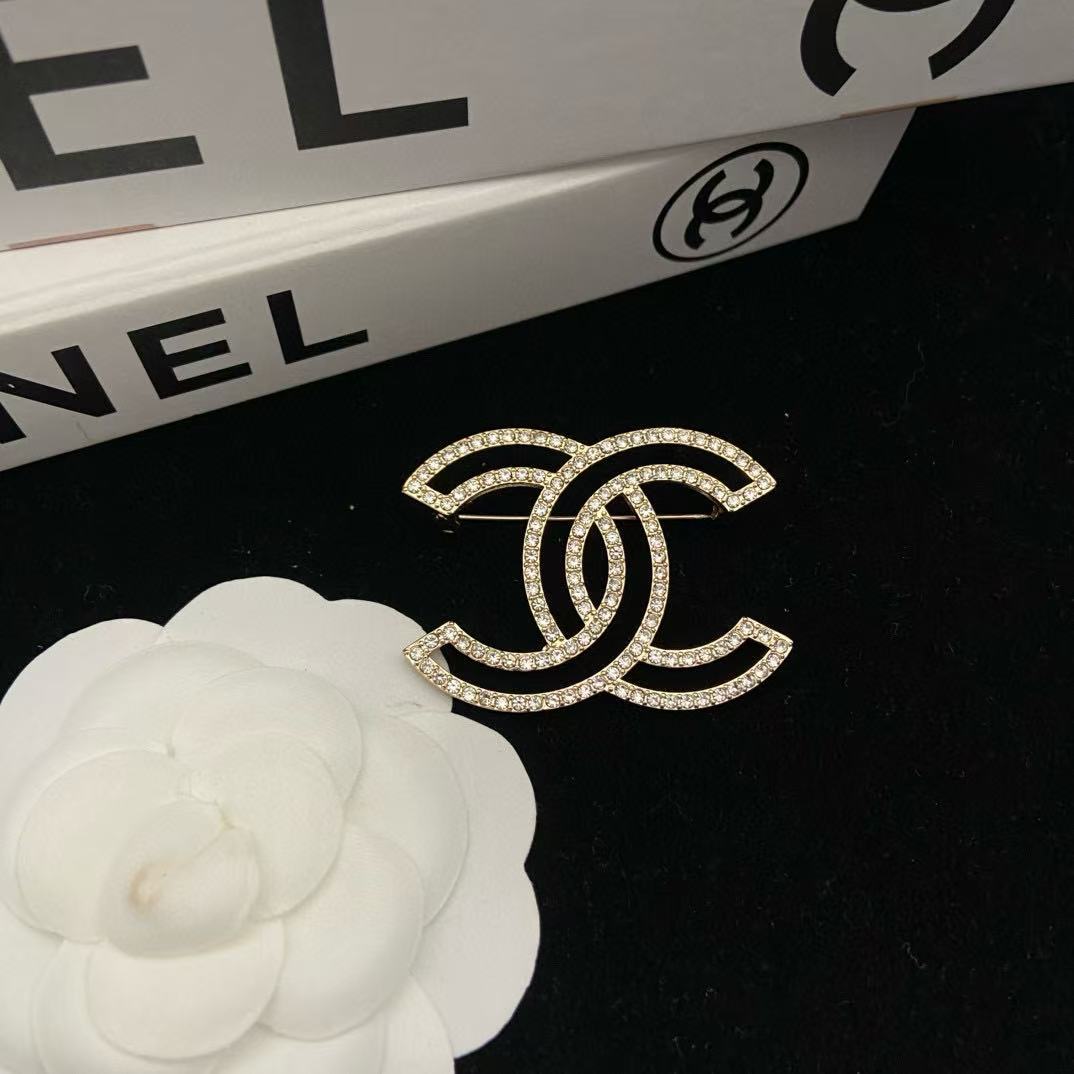 CHANE1 ダブルC 透かし彫りブローチ【50％割引+送料無料】