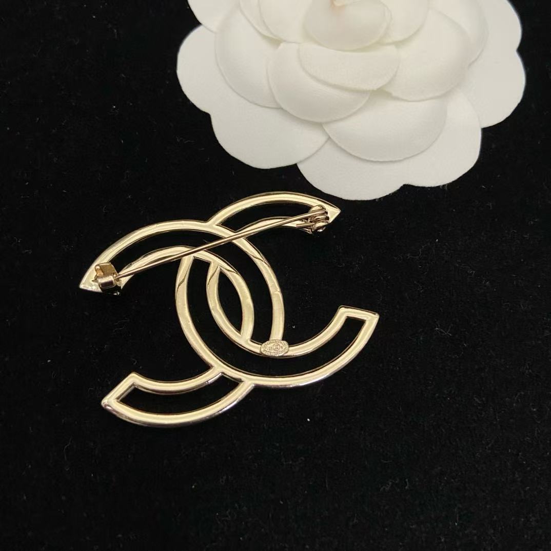 CHANE1 ダブルC 透かし彫りブローチ【50％割引+送料無料】