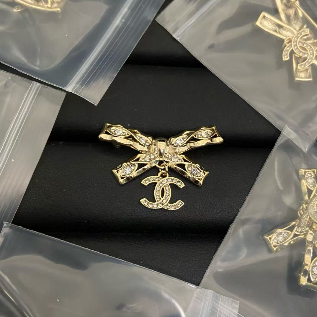 CHANE1 ボウ ダブルC ブローチ【50％割引+送料無料】