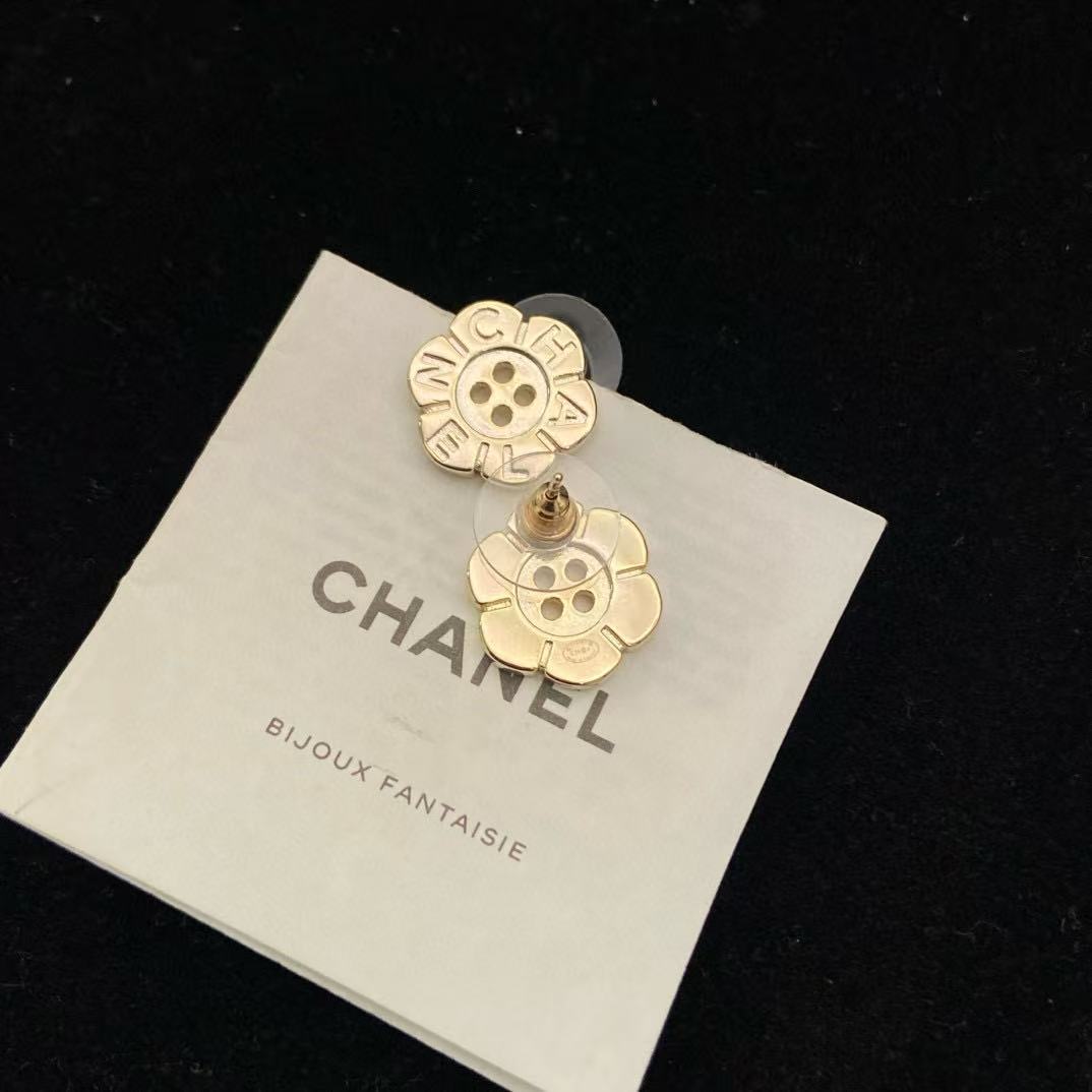 CHANE1 フラワーボタン レター スタッドピアス【50％割引+送料無料】