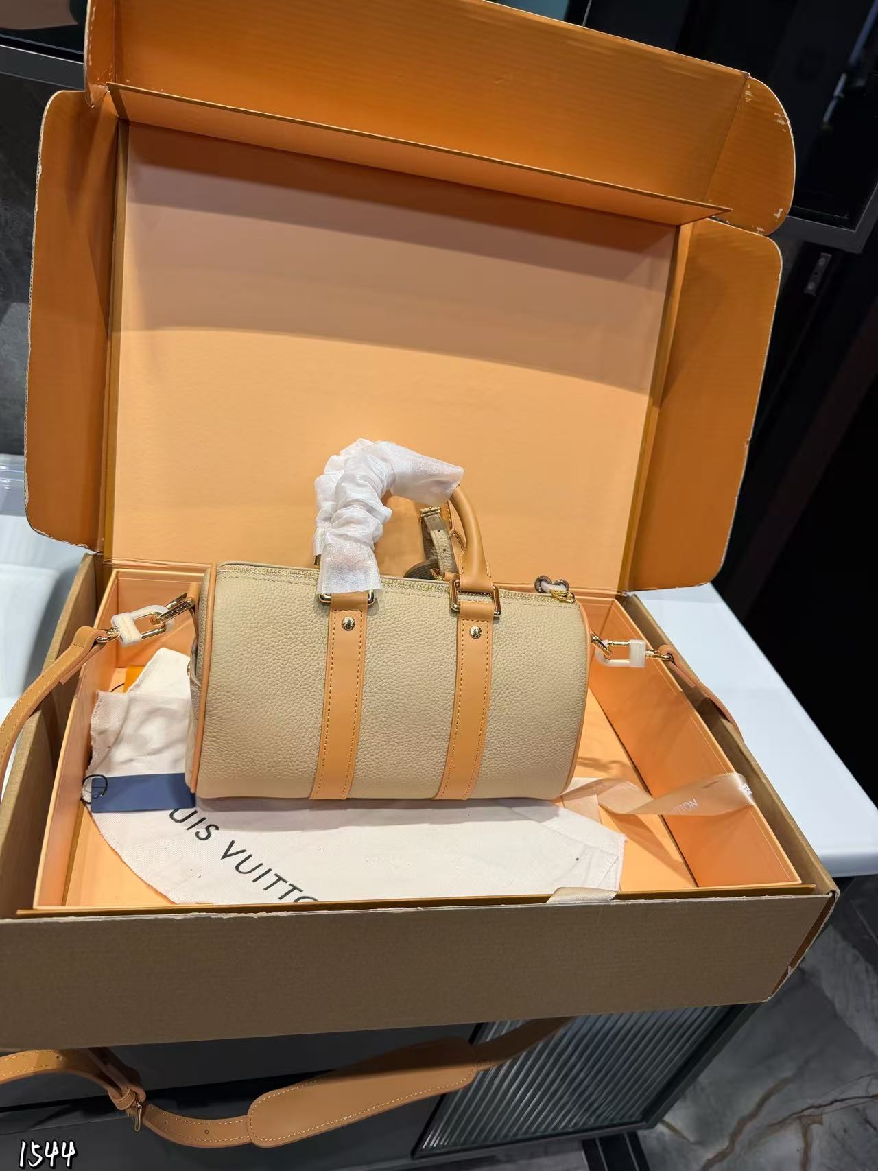 LV Trainer牛革ハンドバッグ【50％割引+送料無料】