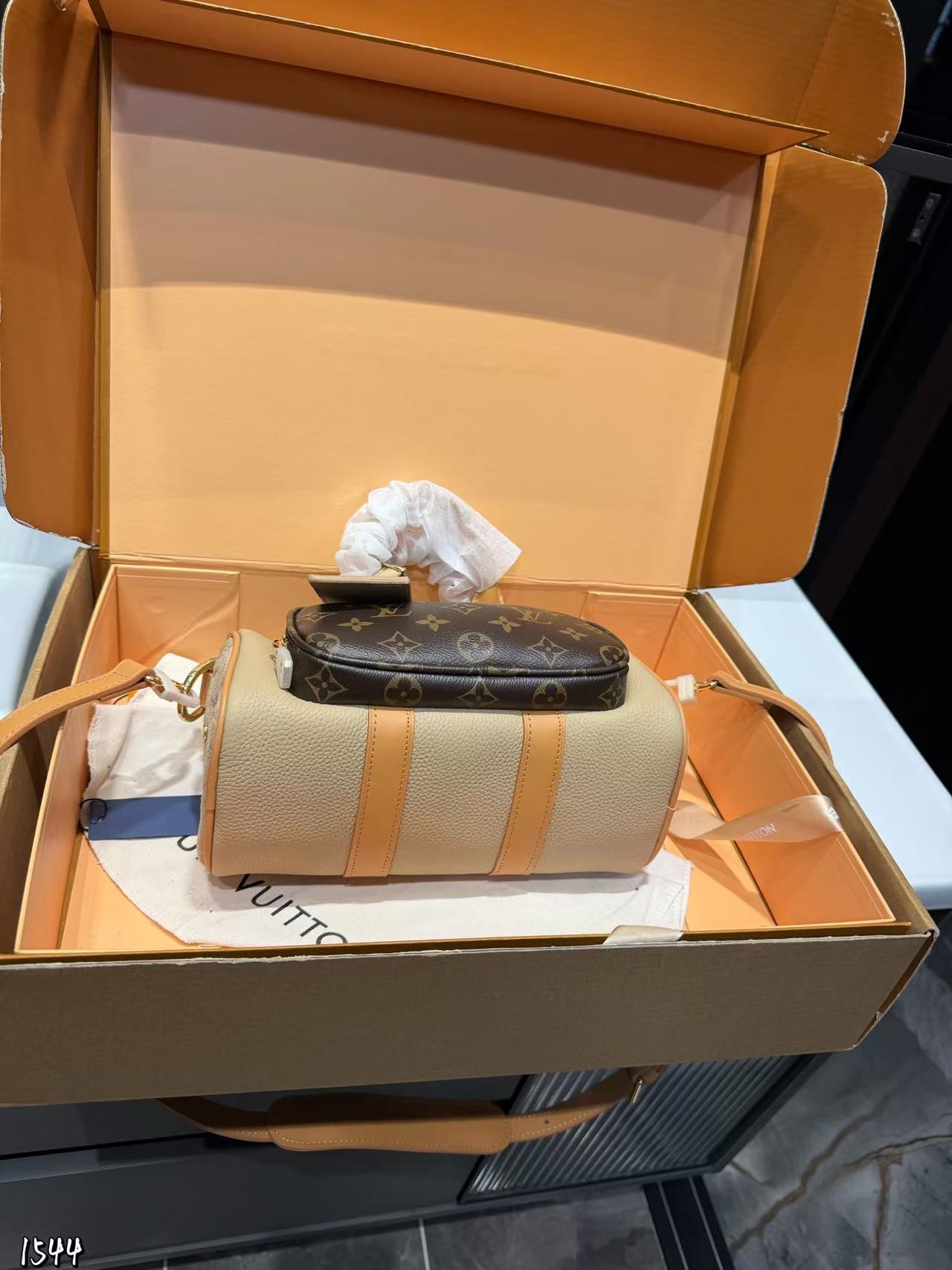 LV Trainer牛革ハンドバッグ【50％割引+送料無料】