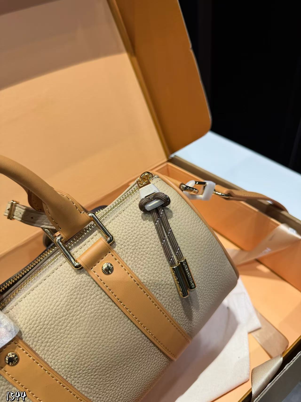 LV Trainer牛革ハンドバッグ【50％割引+送料無料】