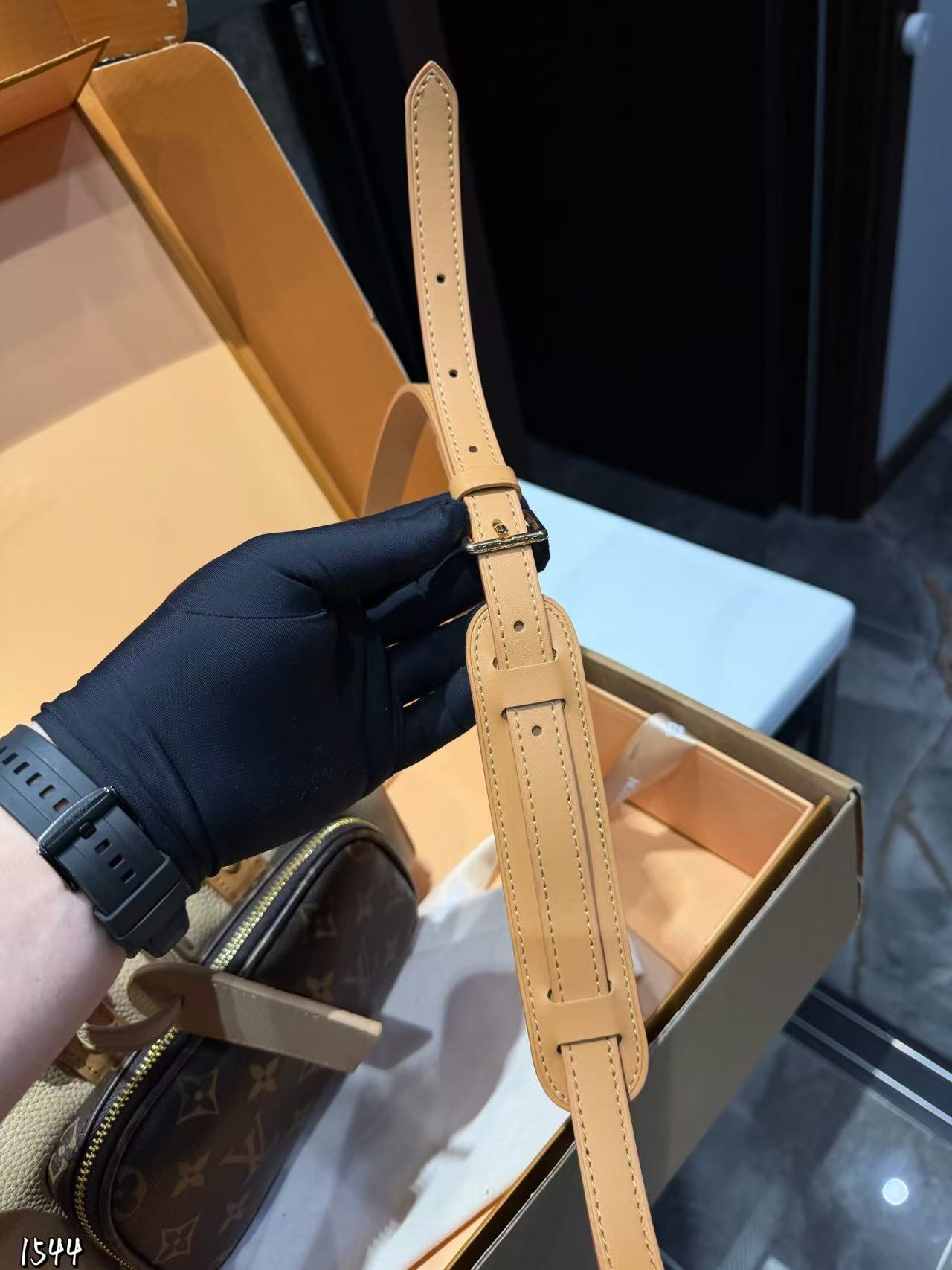 LV Trainer牛革ハンドバッグ【50％割引+送料無料】