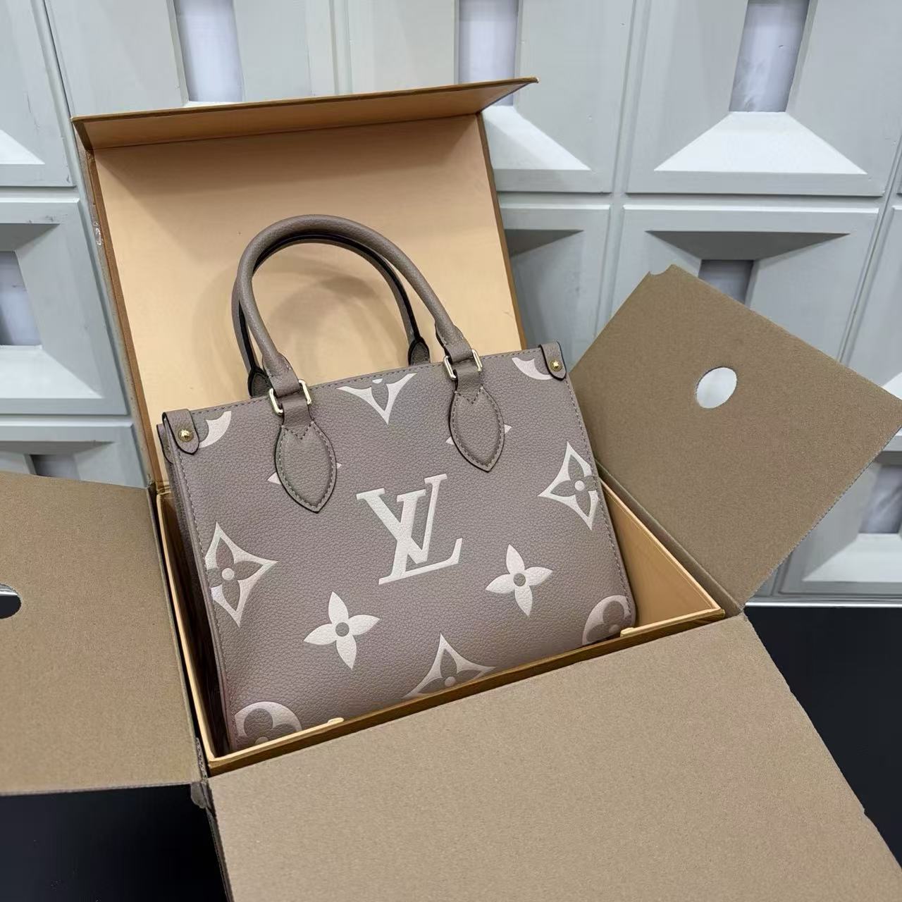 LV ジャングルプリント ハンドバッグ【50％割引+送料無料】