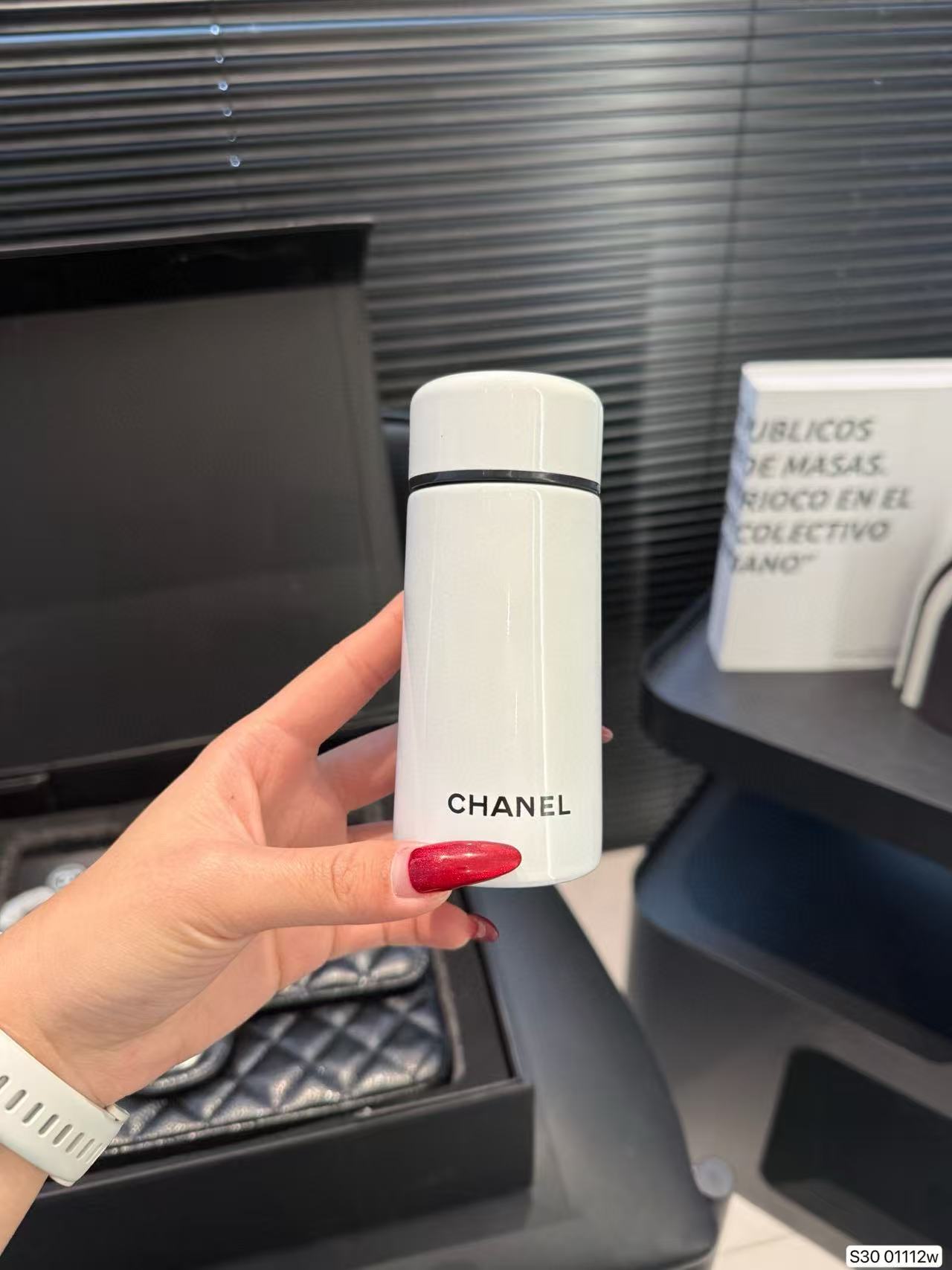 CHANE1 ミラー+ウォーターボトル+チェーンバッグ 3点セット【50％割引+送料無料】