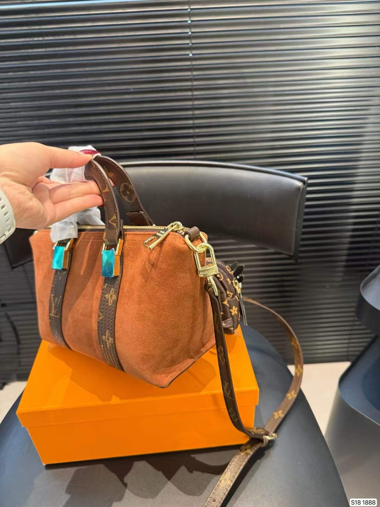 LVディアスキンハンドバッグ【50％割引+送料無料】