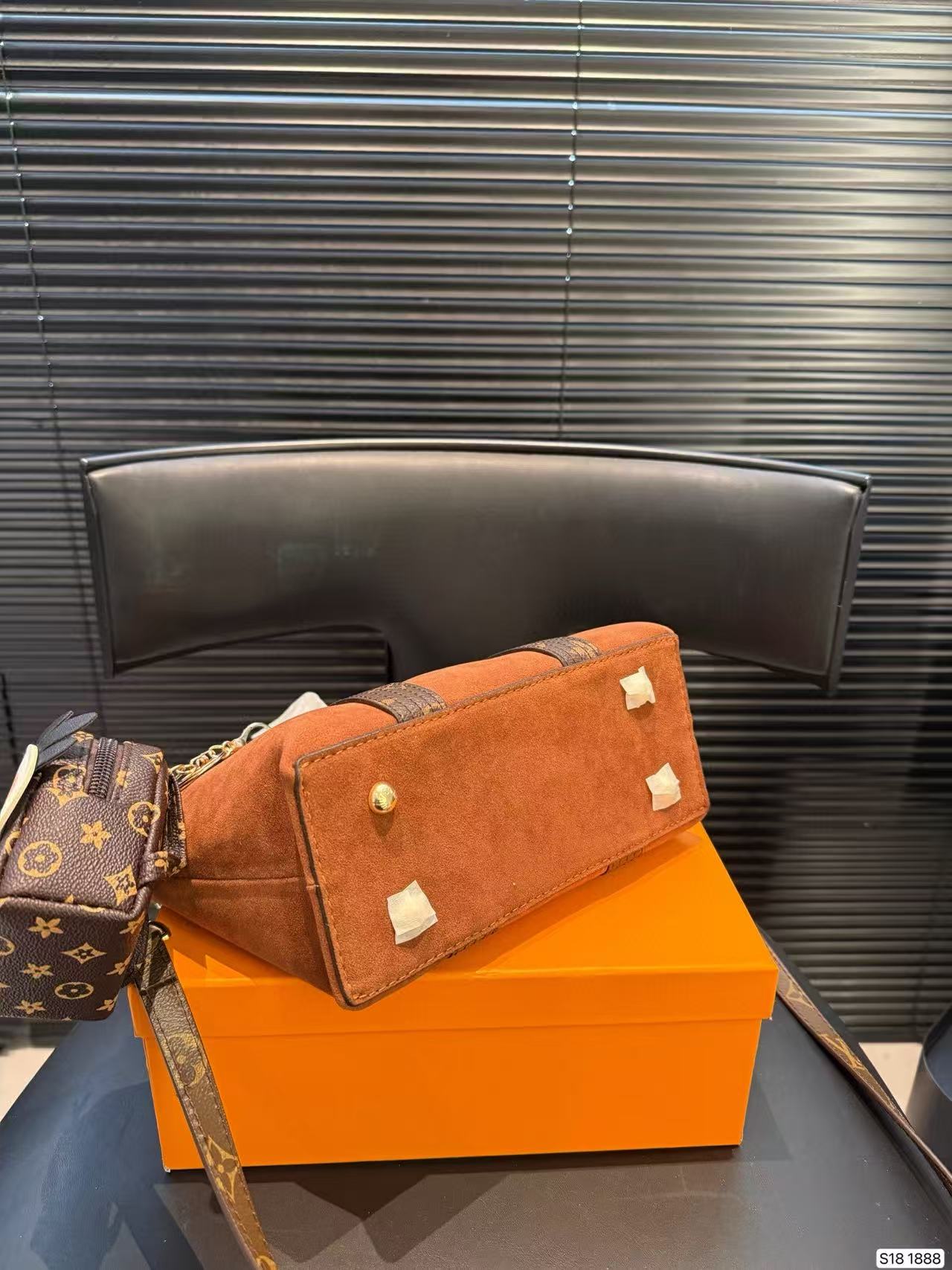 LVディアスキンハンドバッグ【50％割引+送料無料】