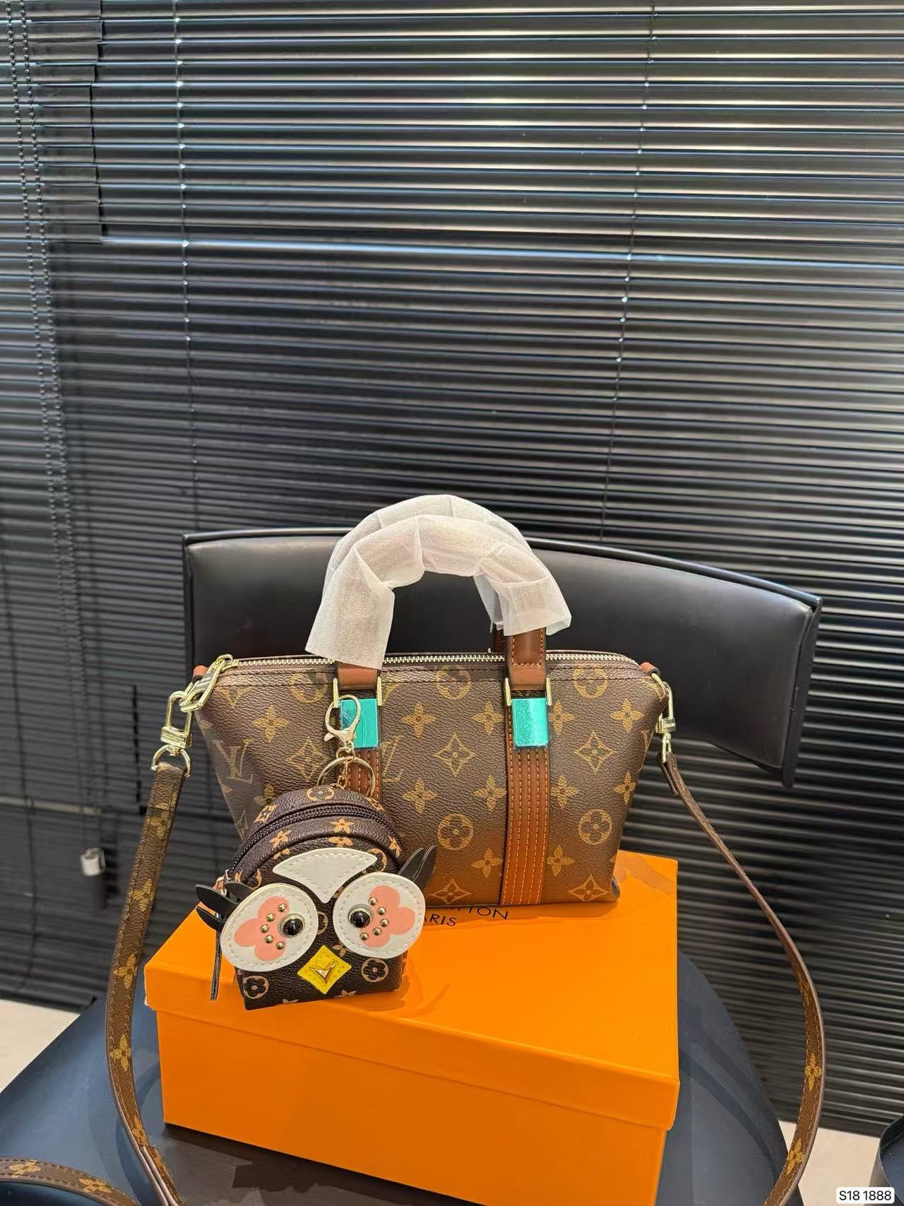 LVプリントハンドバッグ【50％割引+送料無料】