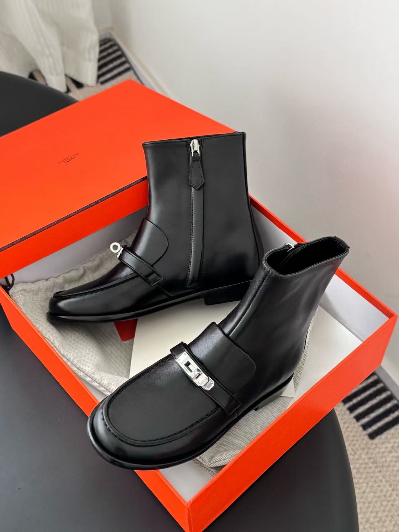 HERME5高品質Hバックルレザーアンクルブーツ【50％割引+送料無料】