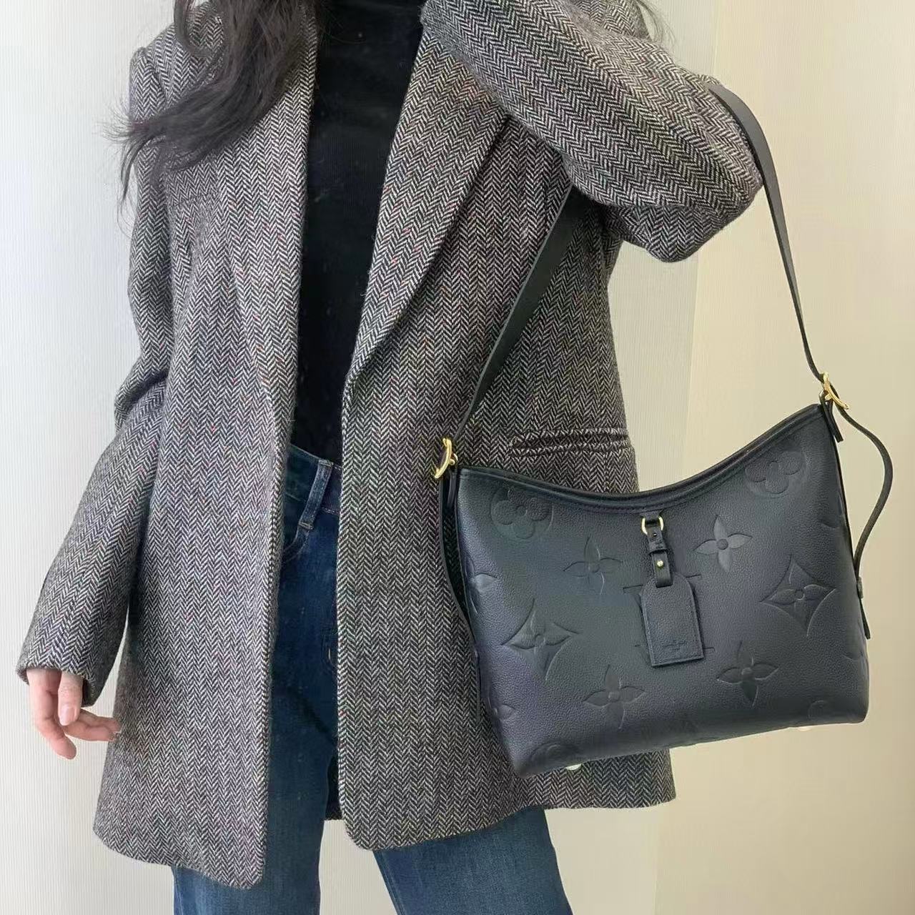 LVの高品質エンボス加工アンダーアームバッグ【50％割引+送料無料】