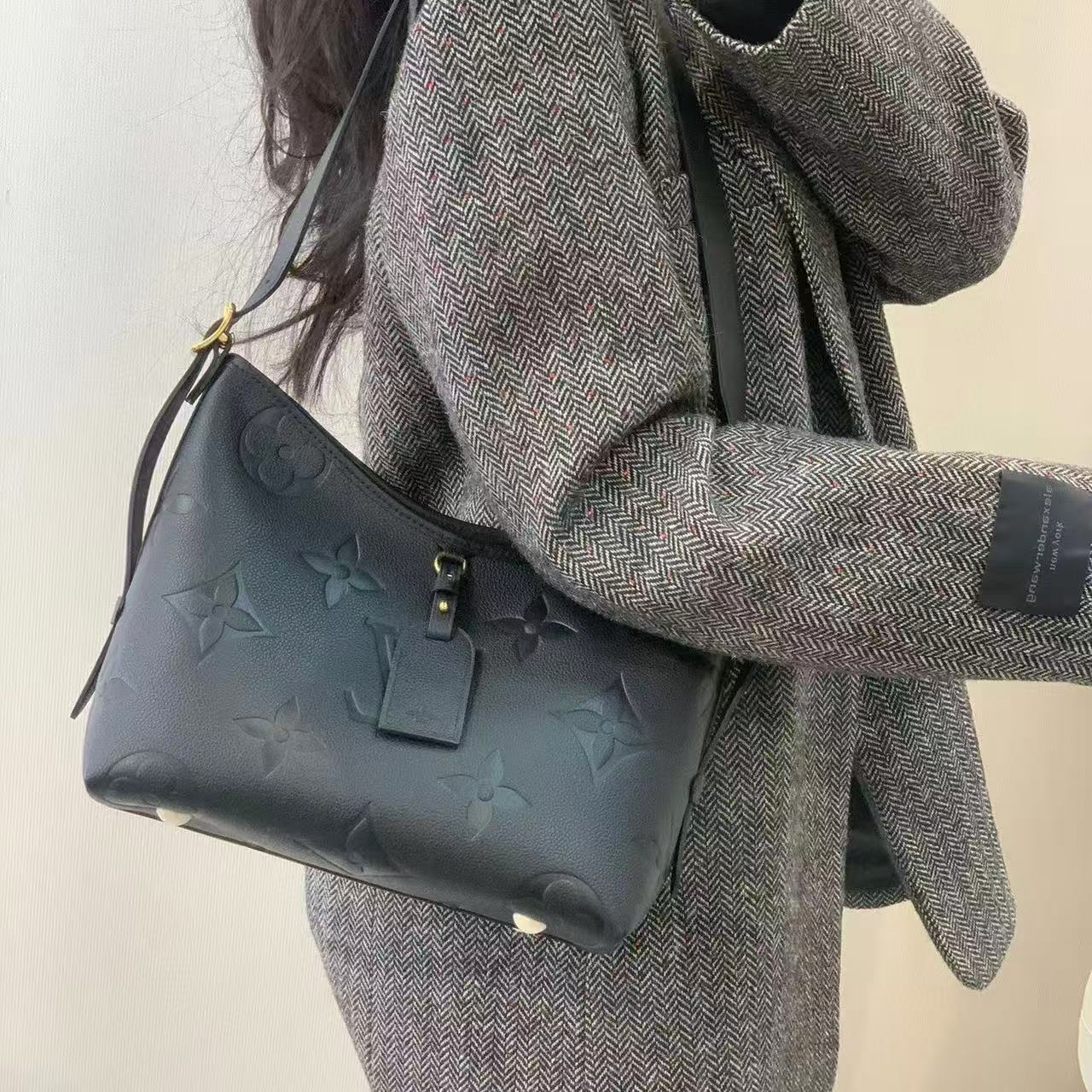 LVの高品質エンボス加工アンダーアームバッグ【50％割引+送料無料】