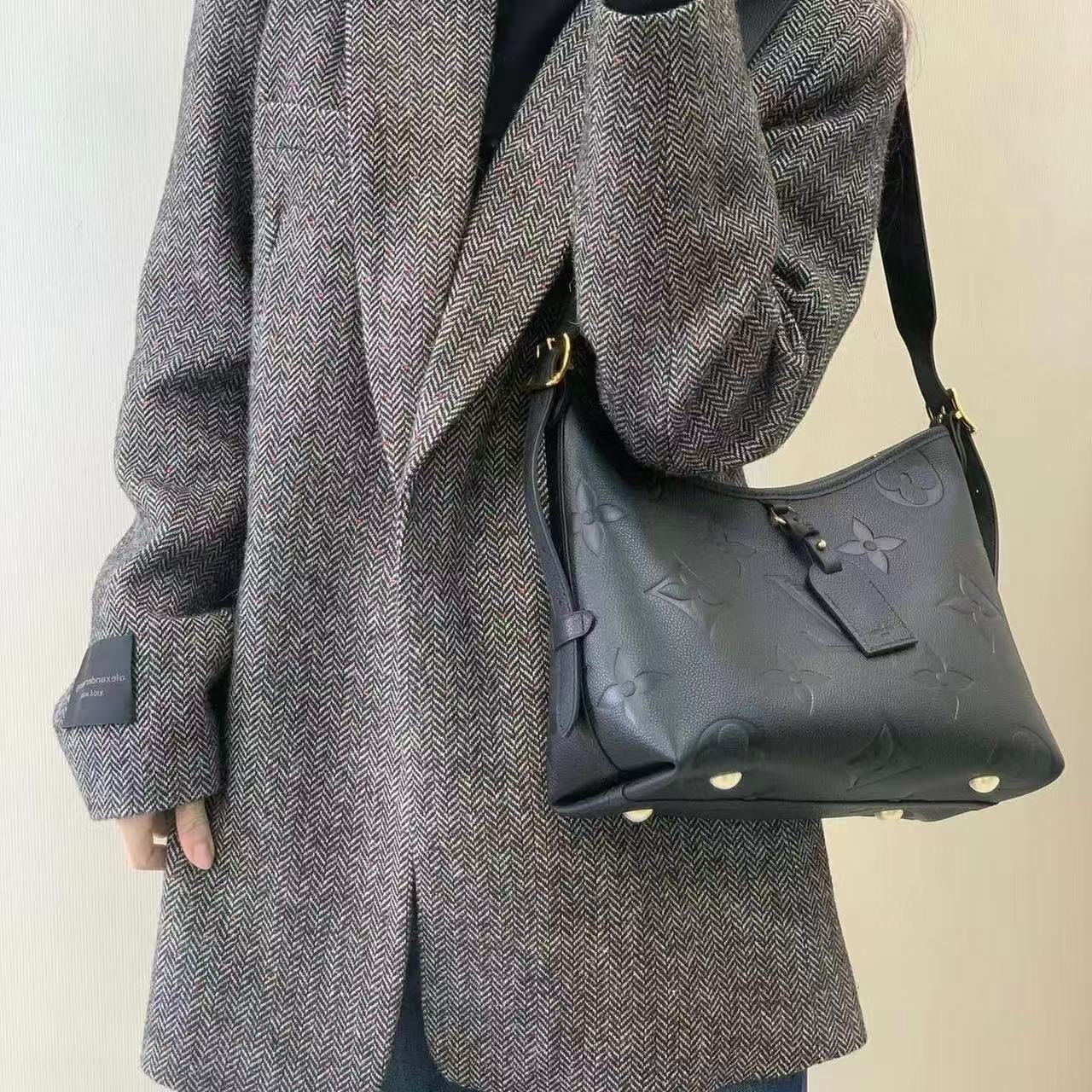 LVの高品質エンボス加工アンダーアームバッグ【50％割引+送料無料】