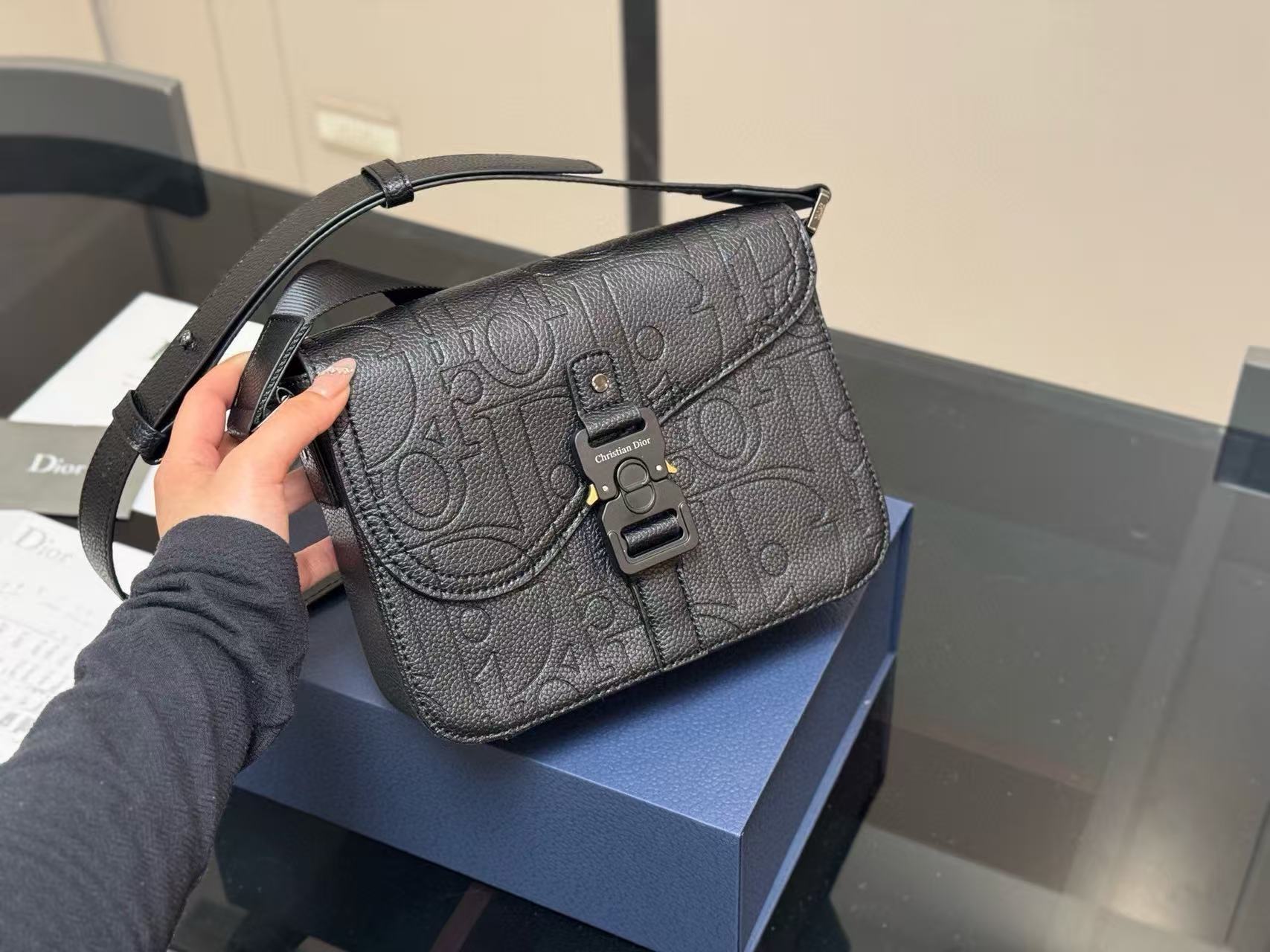 DI0Rメンズシングルショルダークロスボディバッグ【50％割引+送料無料】