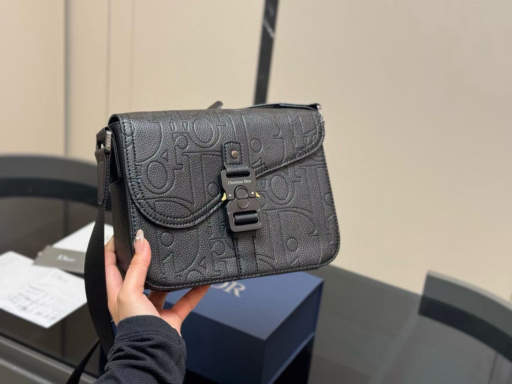 DI0Rメンズシングルショルダークロスボディバッグ【50％割引+送料無料】