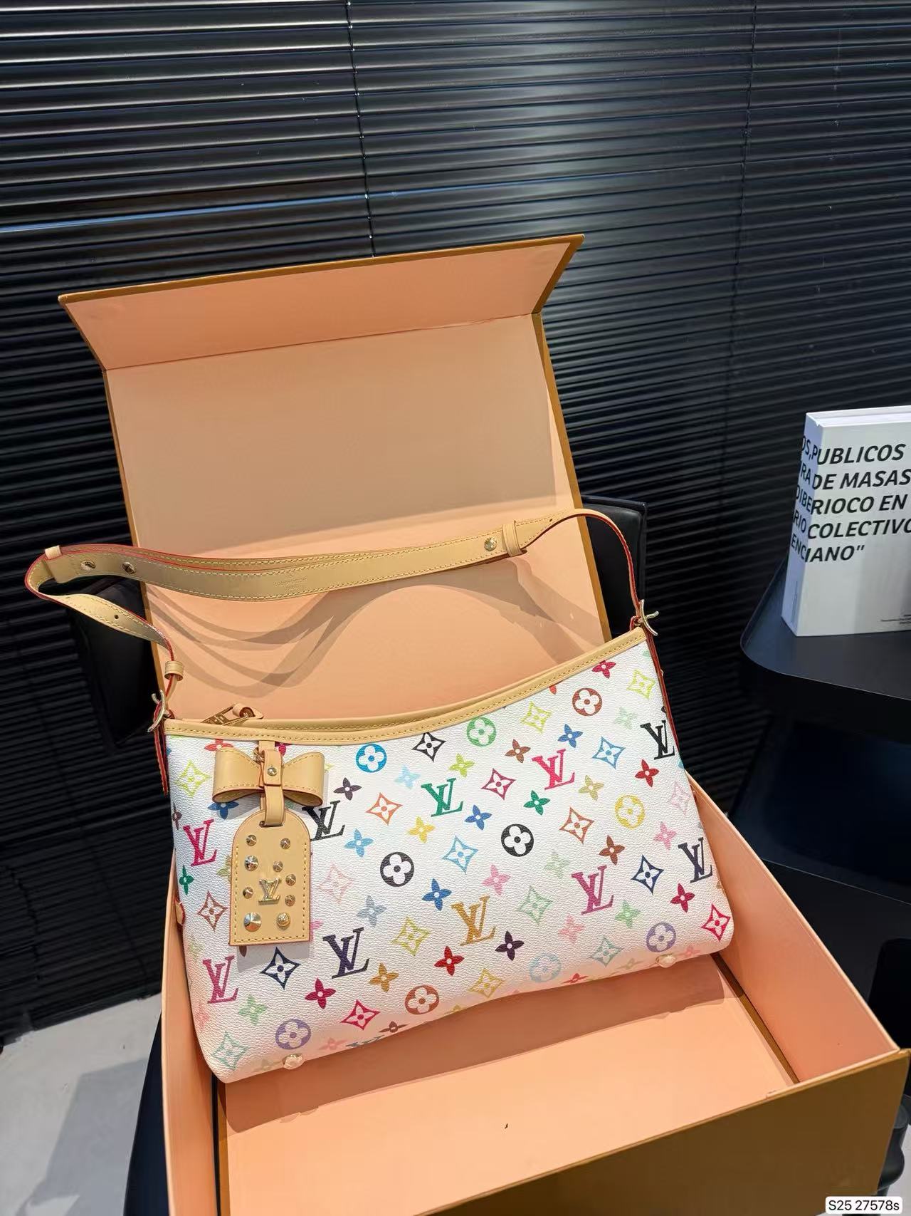 LVプリントのアンダーアームバッグ【50％割引+送料無料】