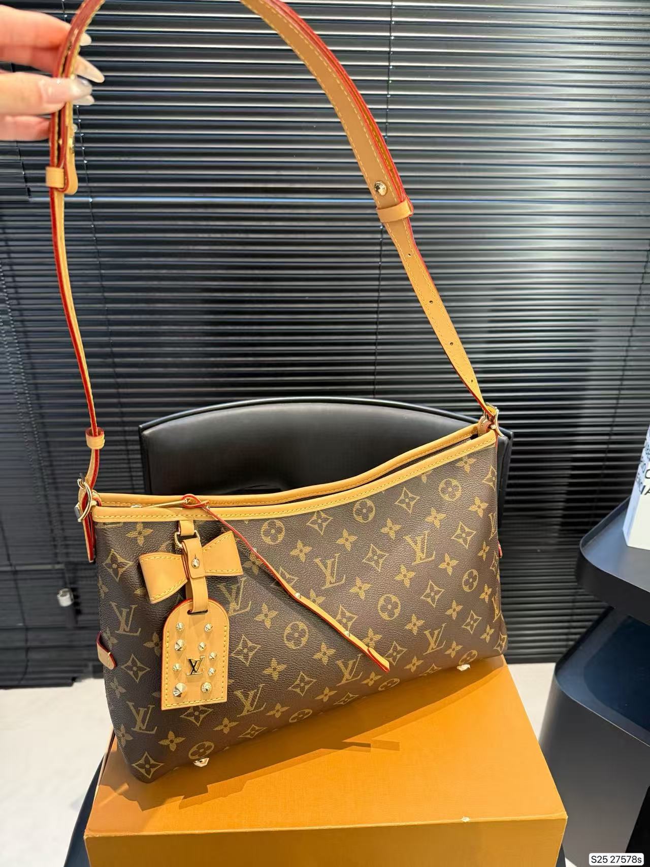 LVプリントのアンダーアームバッグ【50％割引+送料無料】