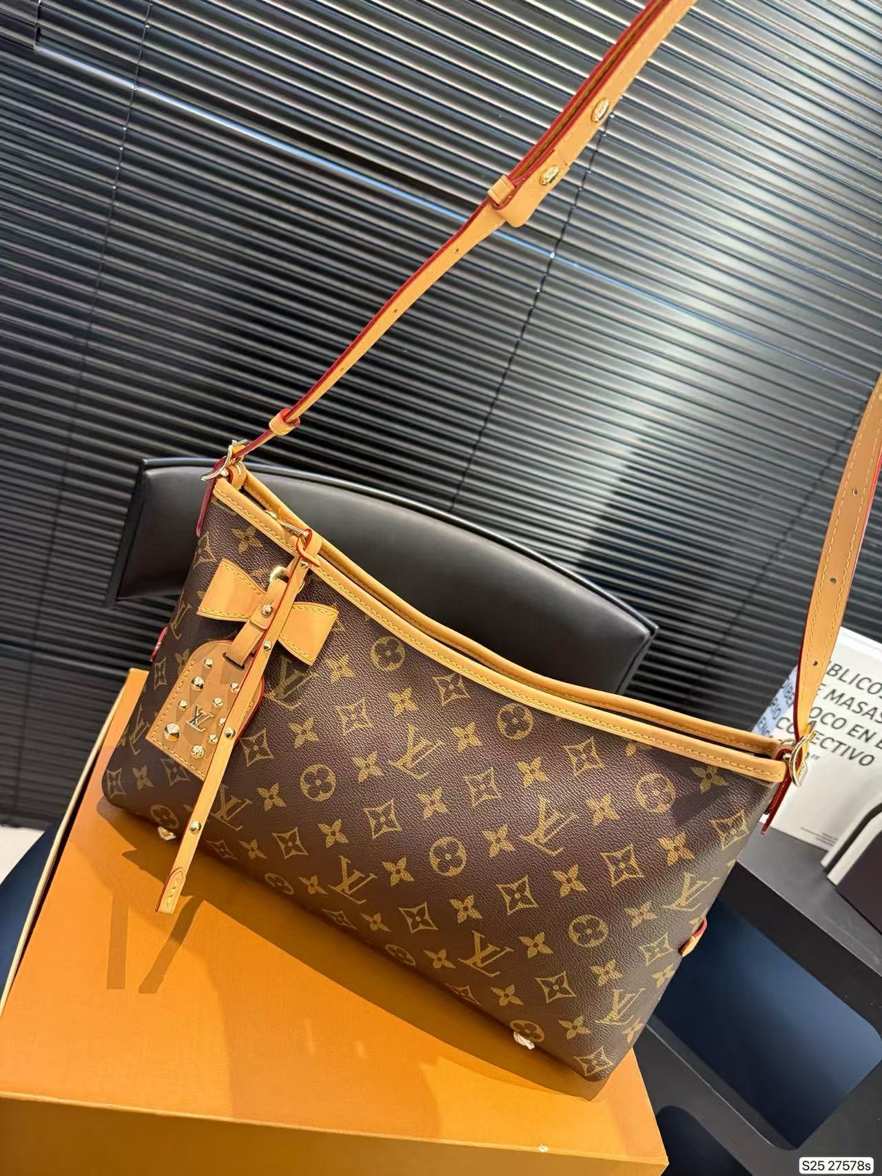 LVプリントのアンダーアームバッグ【50％割引+送料無料】