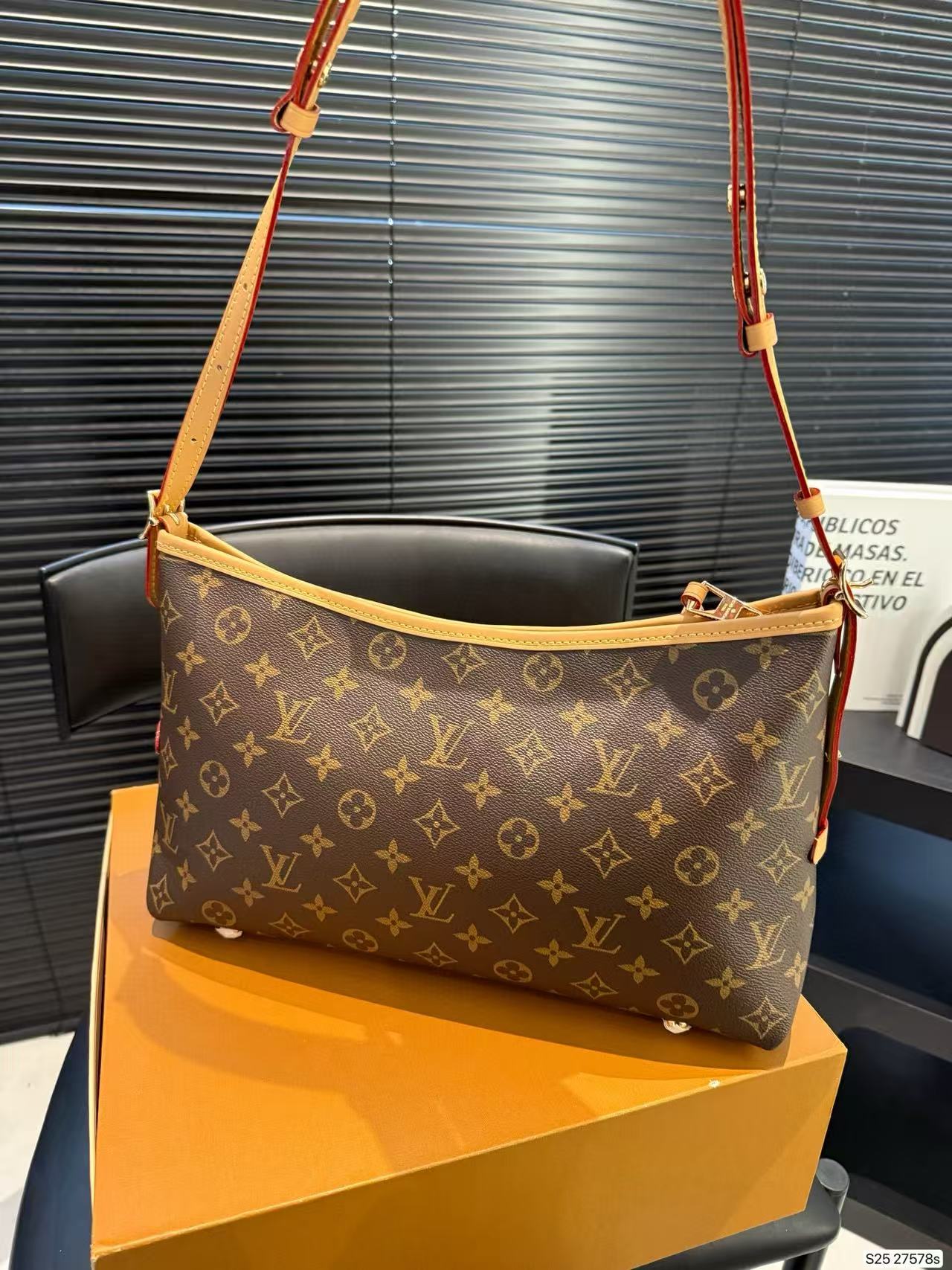 LVプリントのアンダーアームバッグ【50％割引+送料無料】