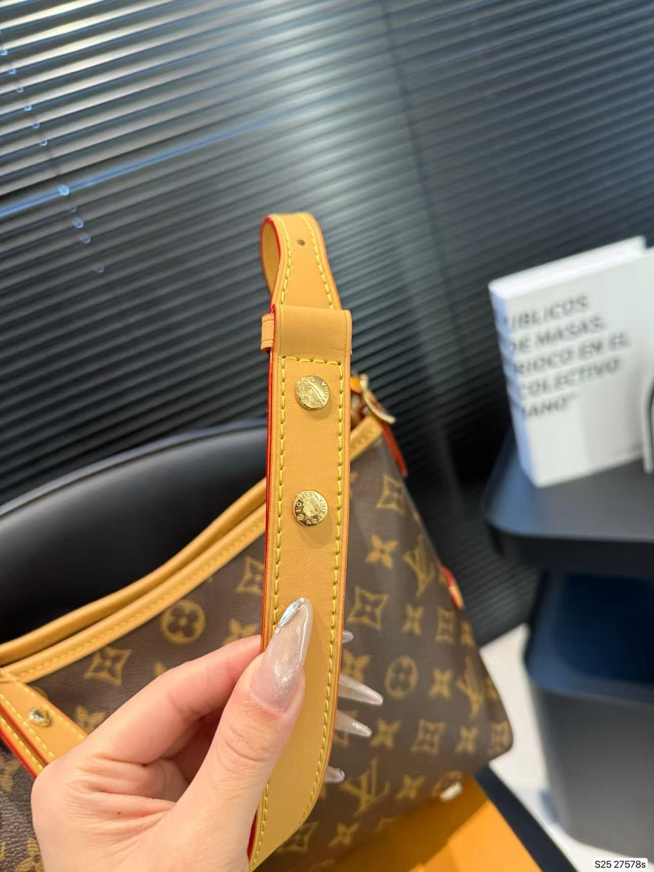 LVプリントのアンダーアームバッグ【50％割引+送料無料】