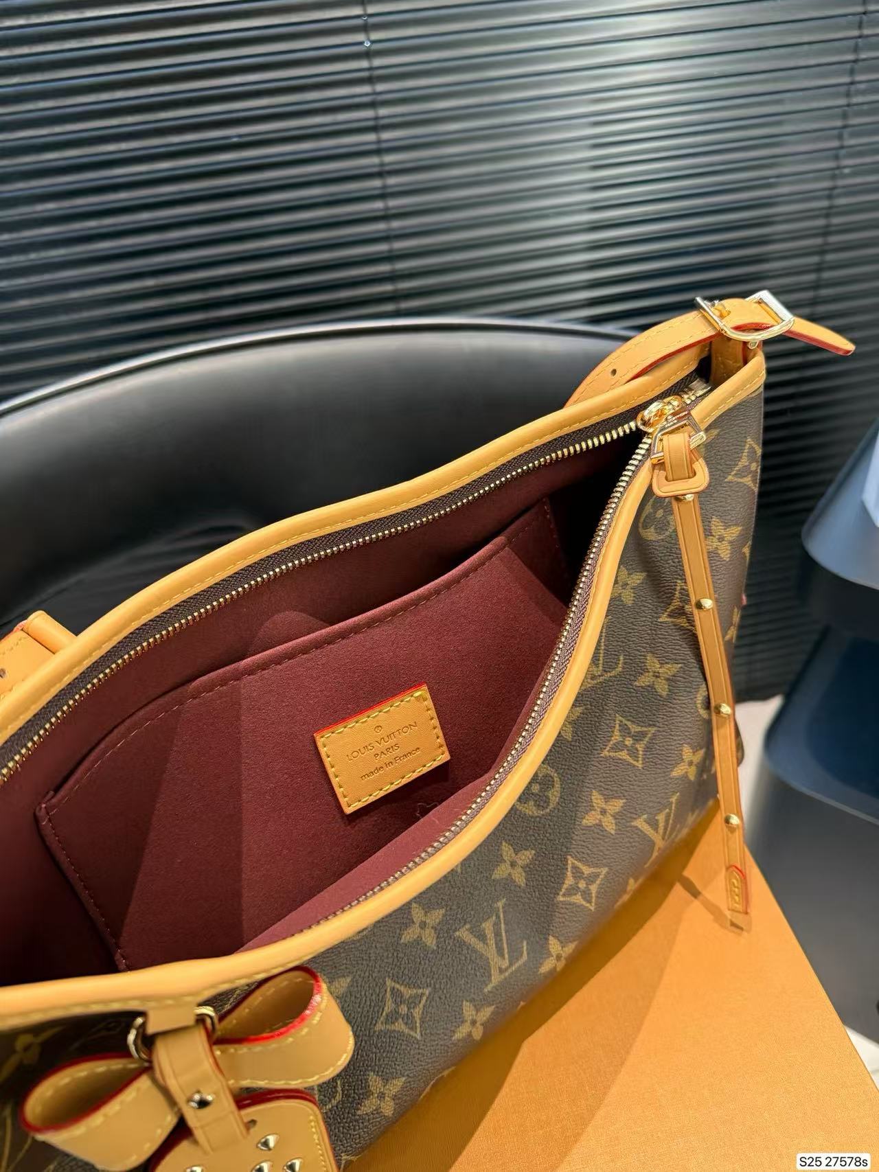 LVプリントのアンダーアームバッグ【50％割引+送料無料】