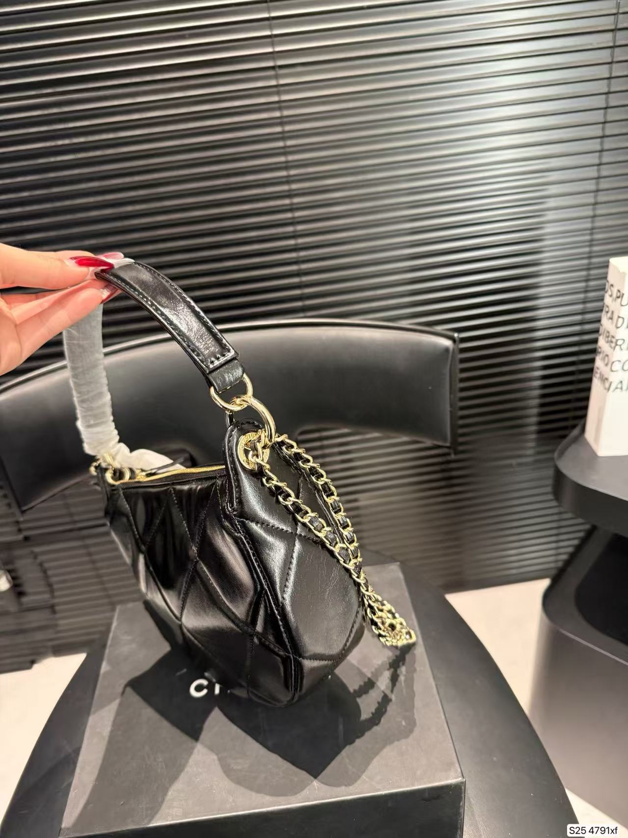 CHANE1 五芒星 ハーフサークルバッグ【50％割引+送料無料】