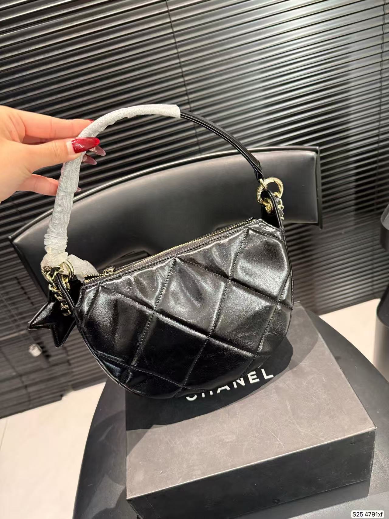 CHANE1 五芒星 ハーフサークルバッグ【50％割引+送料無料】