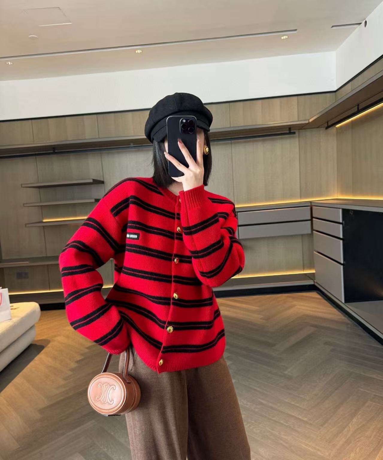 M1UM1U メタルボタン ストライプ ウール カーディガン【50％割引+送料無料】