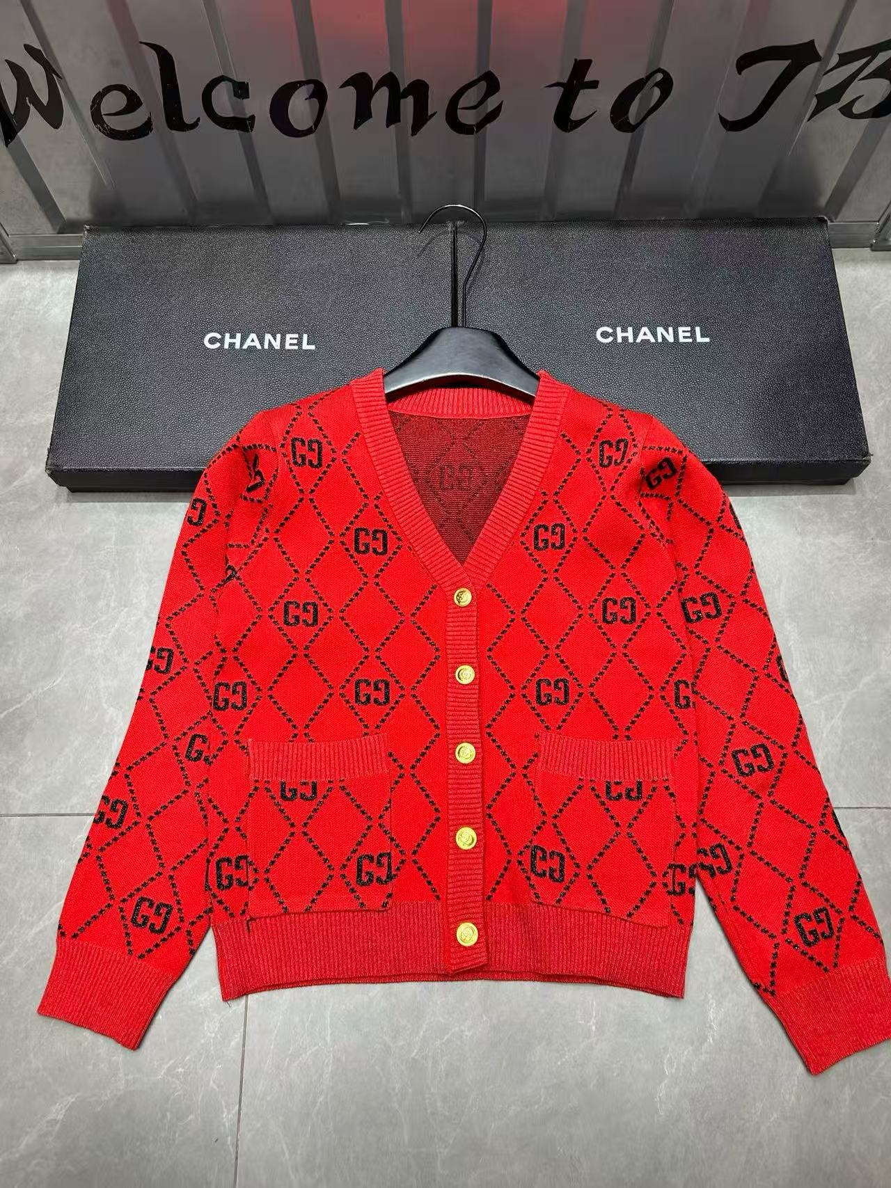 GUCC1 メタルボタン Vネック ウール カーディガン【50％割引+送料無料】